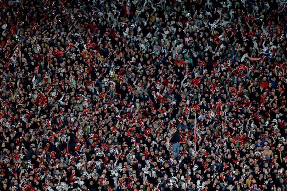 epa10963239 Fans of Belgrade cheer before the UEFA Champions League Group G match between FK Crevna zvezda and RB Leipzig, in Belgrade, Serbia, 07 November 2023.  EPA-EFE/ANDREJ CUKIC