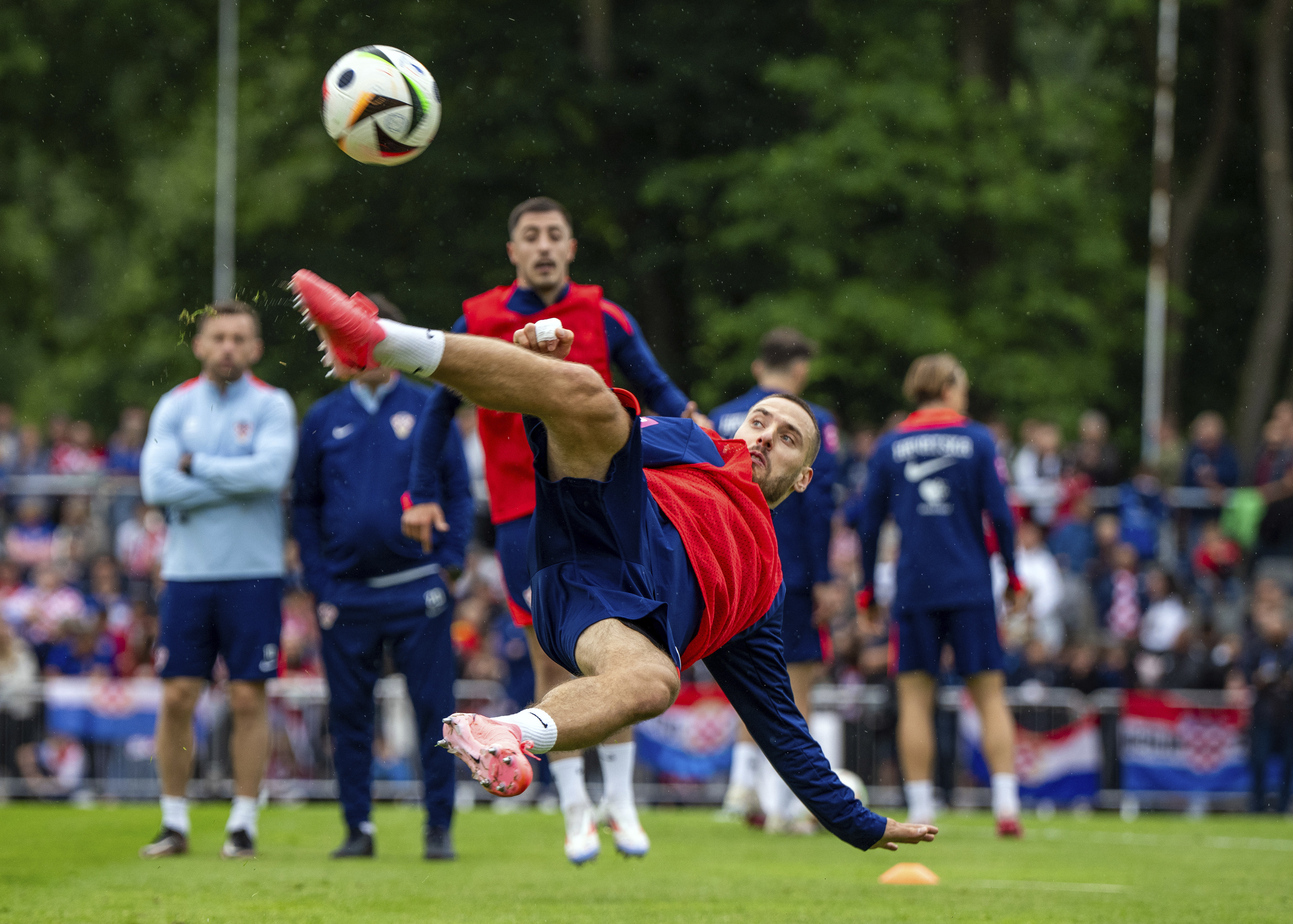 Croatia's Nikola Vlasic trains in the Volksparkstadion, during the Croatian national football team's public training session in Neuruppin, Germany, Monday June 10, 2024. (Soeren Stache/dpa via AP)