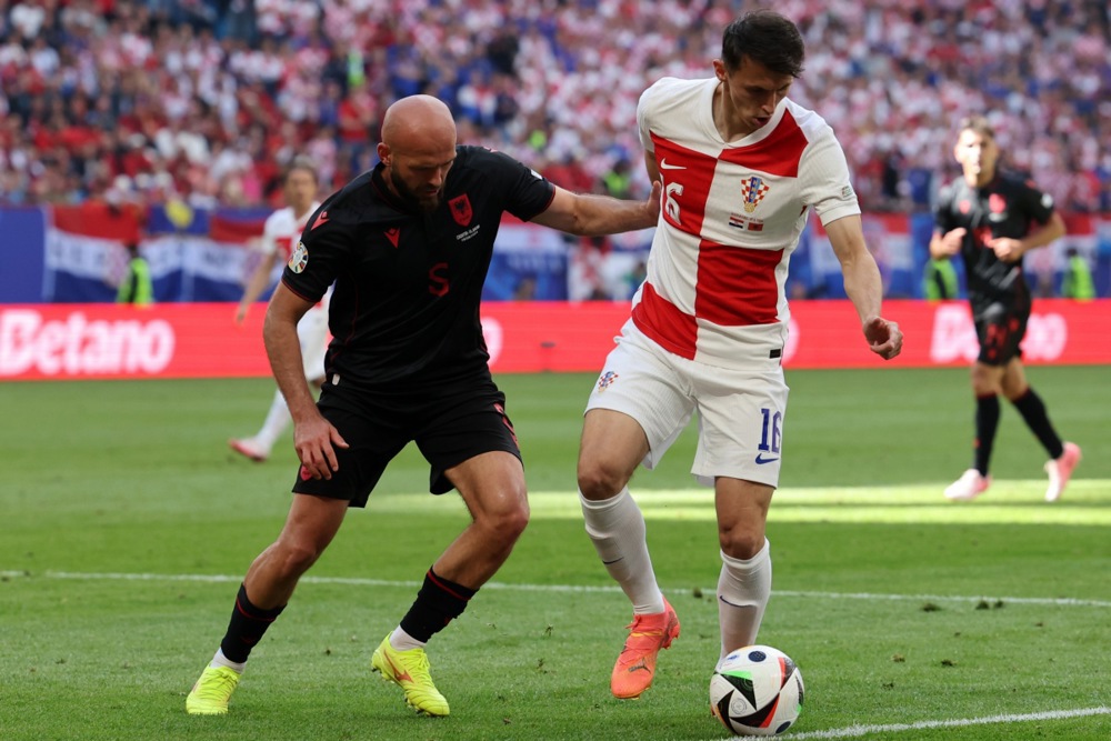 epa11422815 Ante Budimir of Croatia in action against Arlind Ajeti of Albania (L) during the UEFA EURO 2024 group B match between Croatia and Albania in Hamburg, Germany, 19 June 2024.  EPA-EFE/ABEDIN TAHERKENAREH