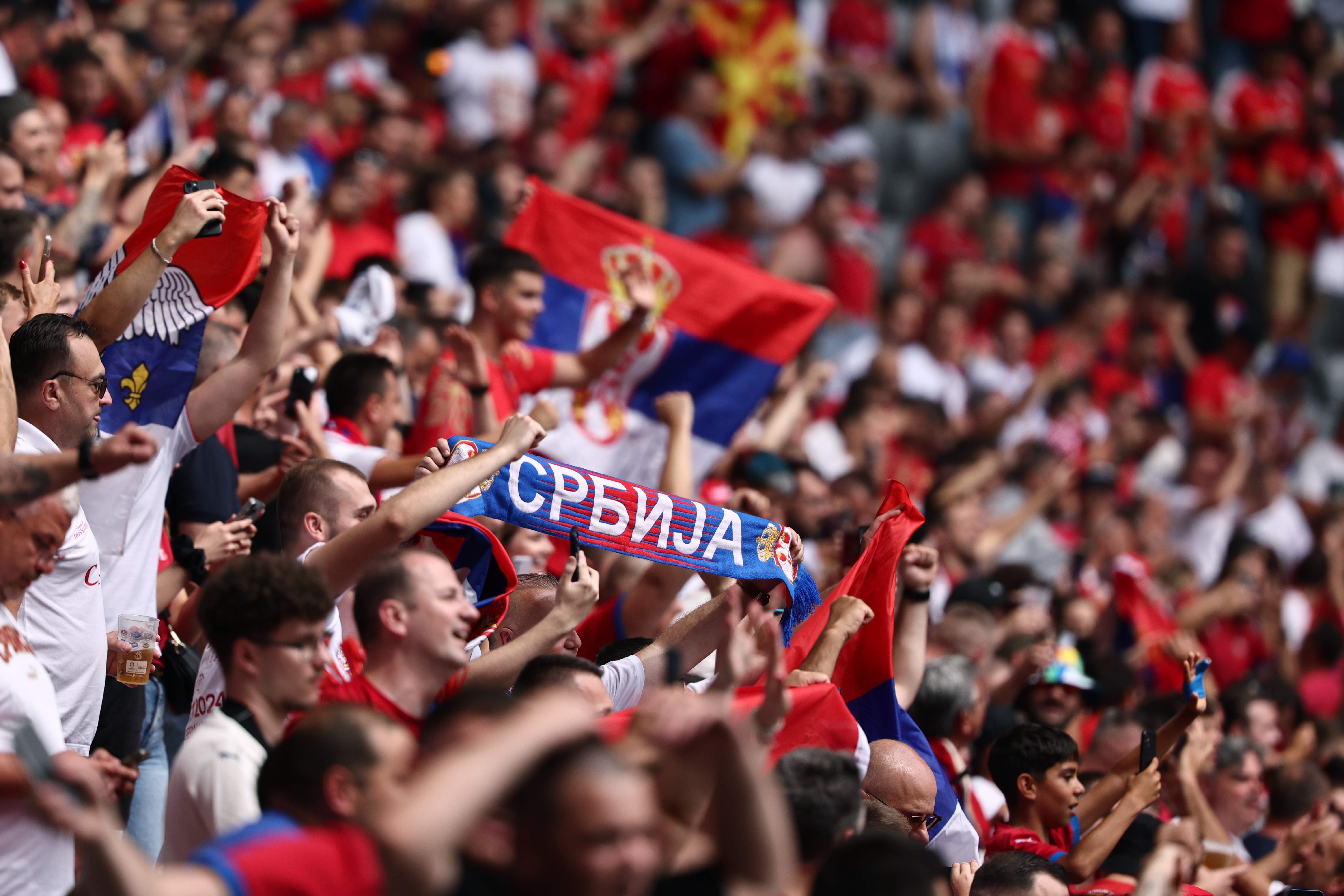 epa11424949 Supporters of Serbia cheer ahead of the UEFA EURO 2024 Group C soccer match between Slovenia and Serbia, in Munich, Germany, 20June 2024.  EPA-EFE/ANNA SZILAGYI