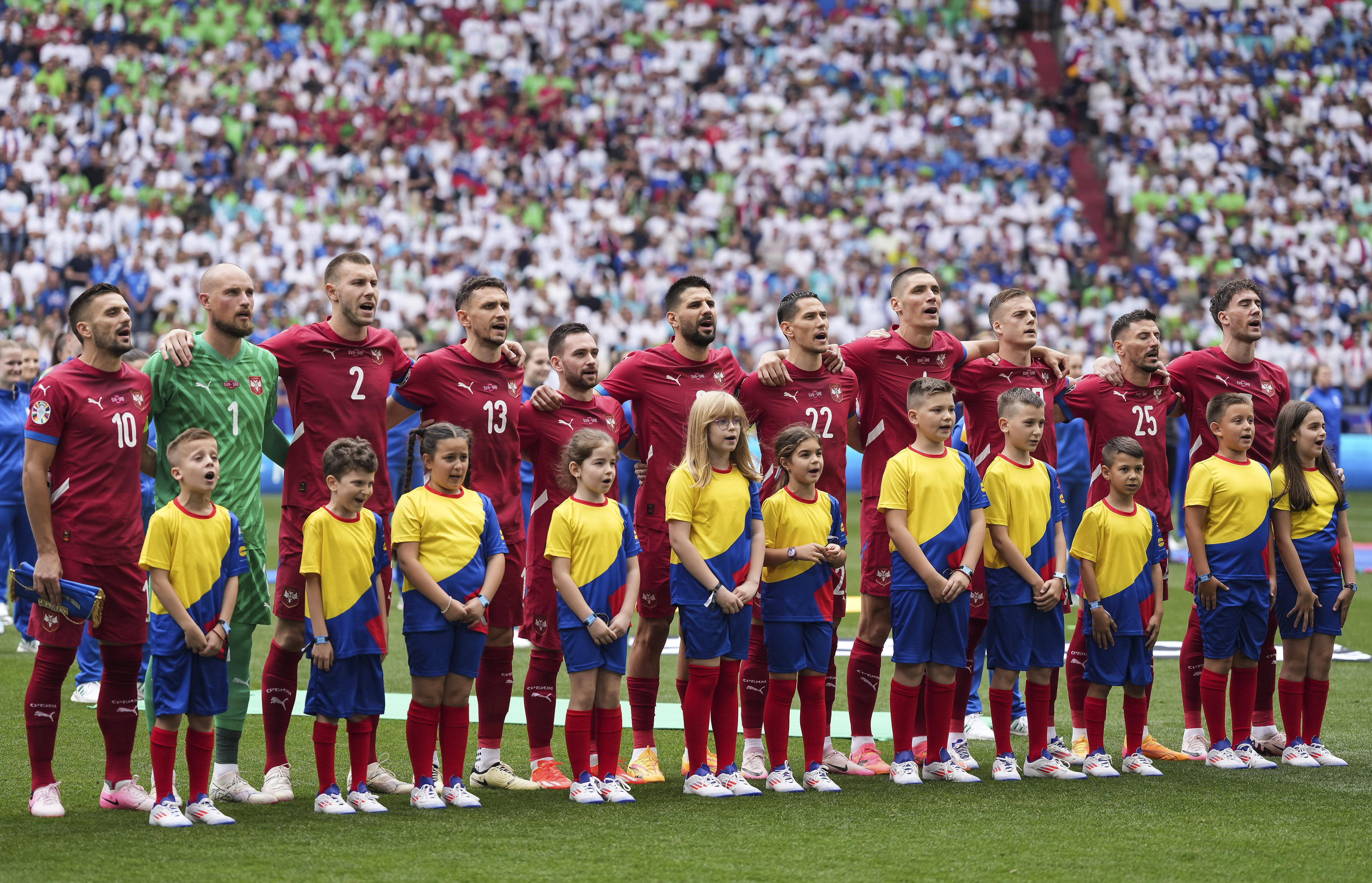 Momci, je l' se vi poznajete, je l' pričate među sobom?