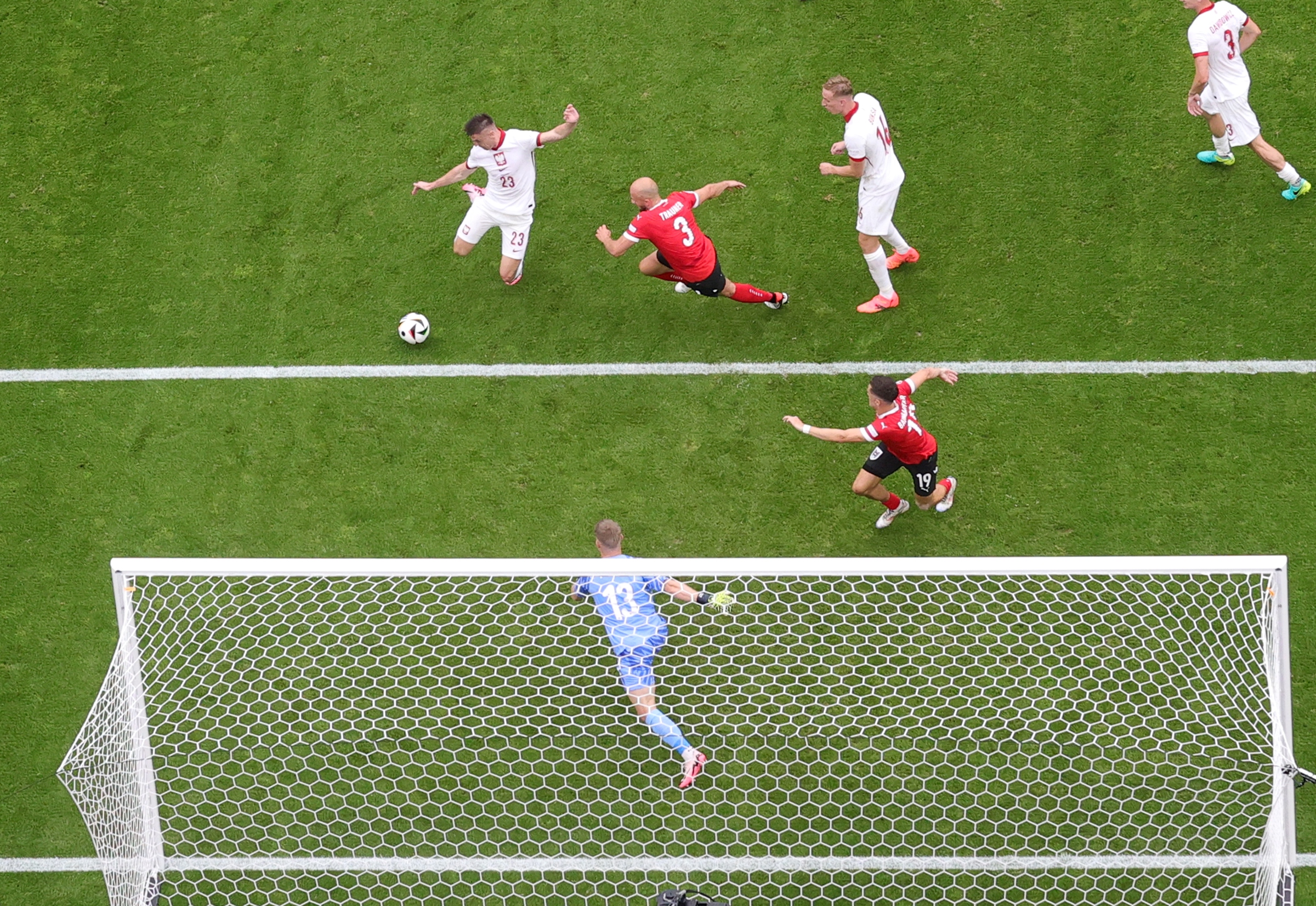 epa11428454 Krzysztof Piatek (no.23) of Poland scores the 1-1 goal during the UEFA EURO 2024 group D soccer match between Poland and Austria, in Berlin, Germany, 21 June 2024.  EPA-EFE/HANNIBAL HANSCHKE