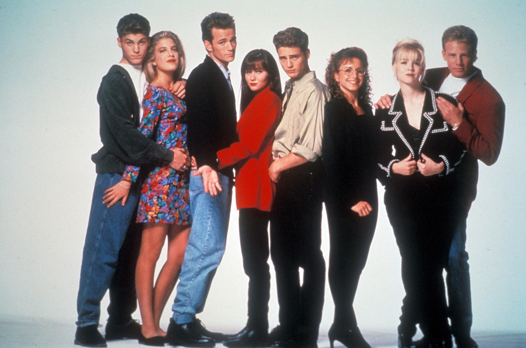 Luke Perry, Jason Priestley, Shannen Doherty, Jennie Garth, Tori Spelling, Brian Austin Green, Ian Ziering, and Gabrielle Carteris