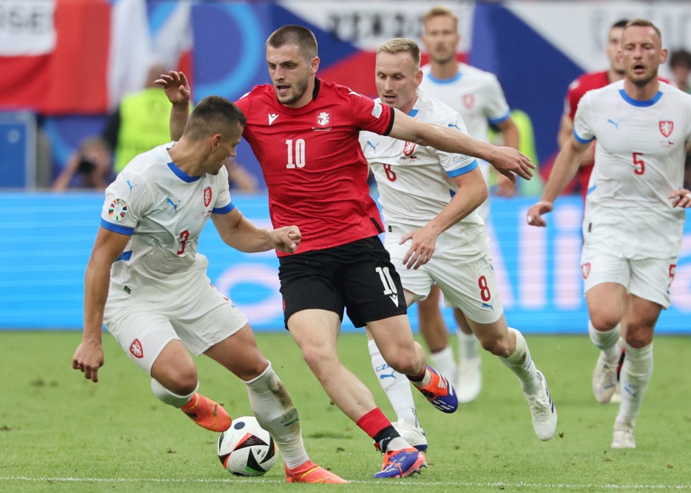 epa11430472 Tomas Holes of the Czech Republic (L) and Giorgi Chakvetadze of Georgia (2L) in action during the UEFA EURO 2024 group F soccer match between Georgia and Czech Republic, in Hamburg, Germany, 22 June 2024.  EPA-EFE/ABEDIN TAHERKENAREH