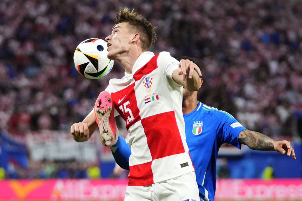 Croatia's Luka Sucic, foreground, and Italy's Lorenzo Pellegrini challenge for the ball during a Group B match between Croatia and Italy at the Euro 2024 soccer tournament in Leipzig, Germany, Monday, June 24, 2024. (AP Photo/Petr David Josek)