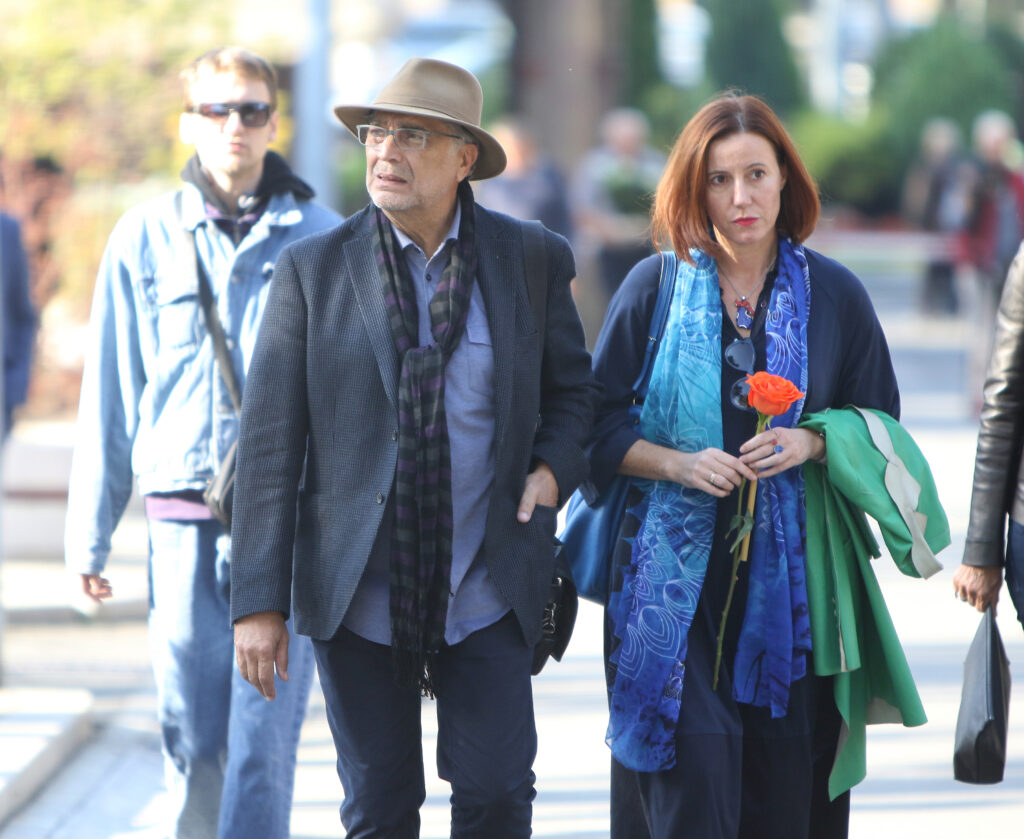 19, October, 2018, Belgrade - Funeral of Milena Dravic held on New cemetery. Voja Brajovic with wife. Photo: Antonio Ahel/ATAImages
19, oktobar, 2018, Beograd - Sahrana Milene Dravic na Novom groblju.. Foto: Antonio Ahel/ATAImages