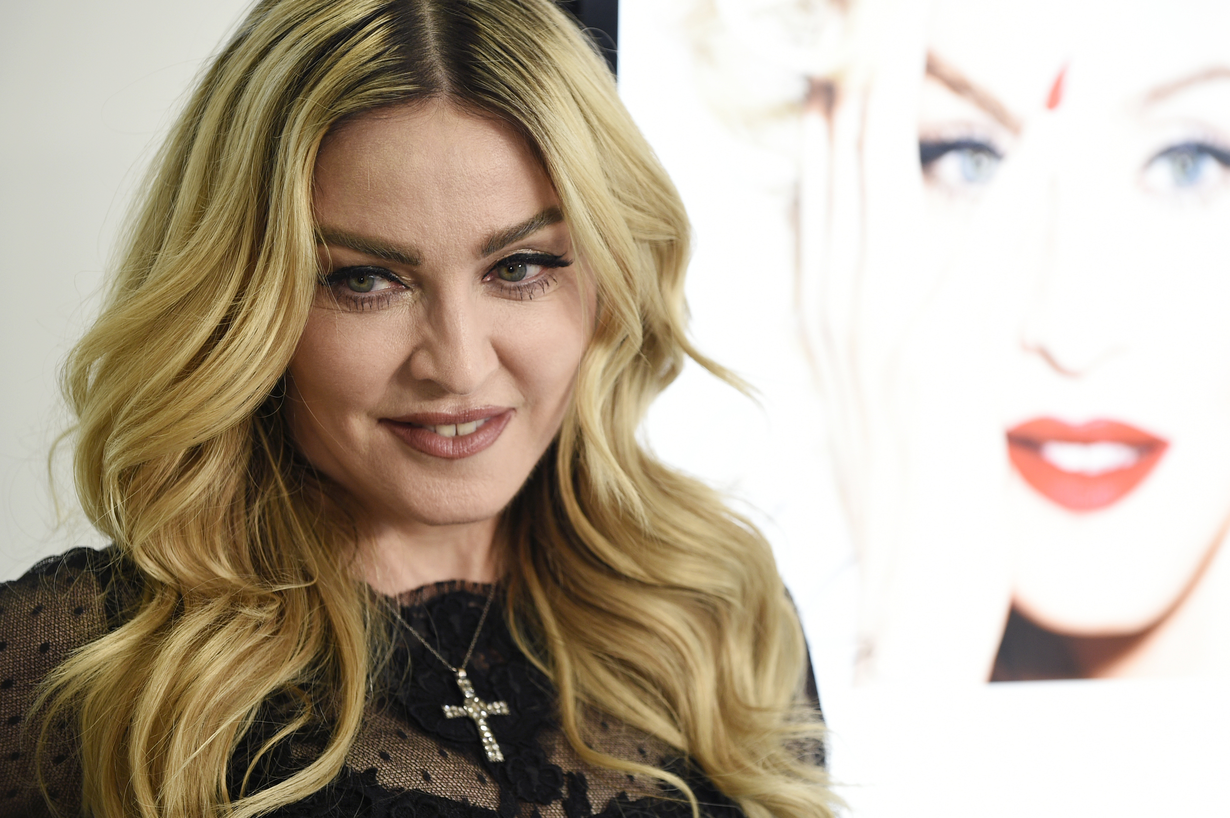 Madonna cancels shows over 'pain'