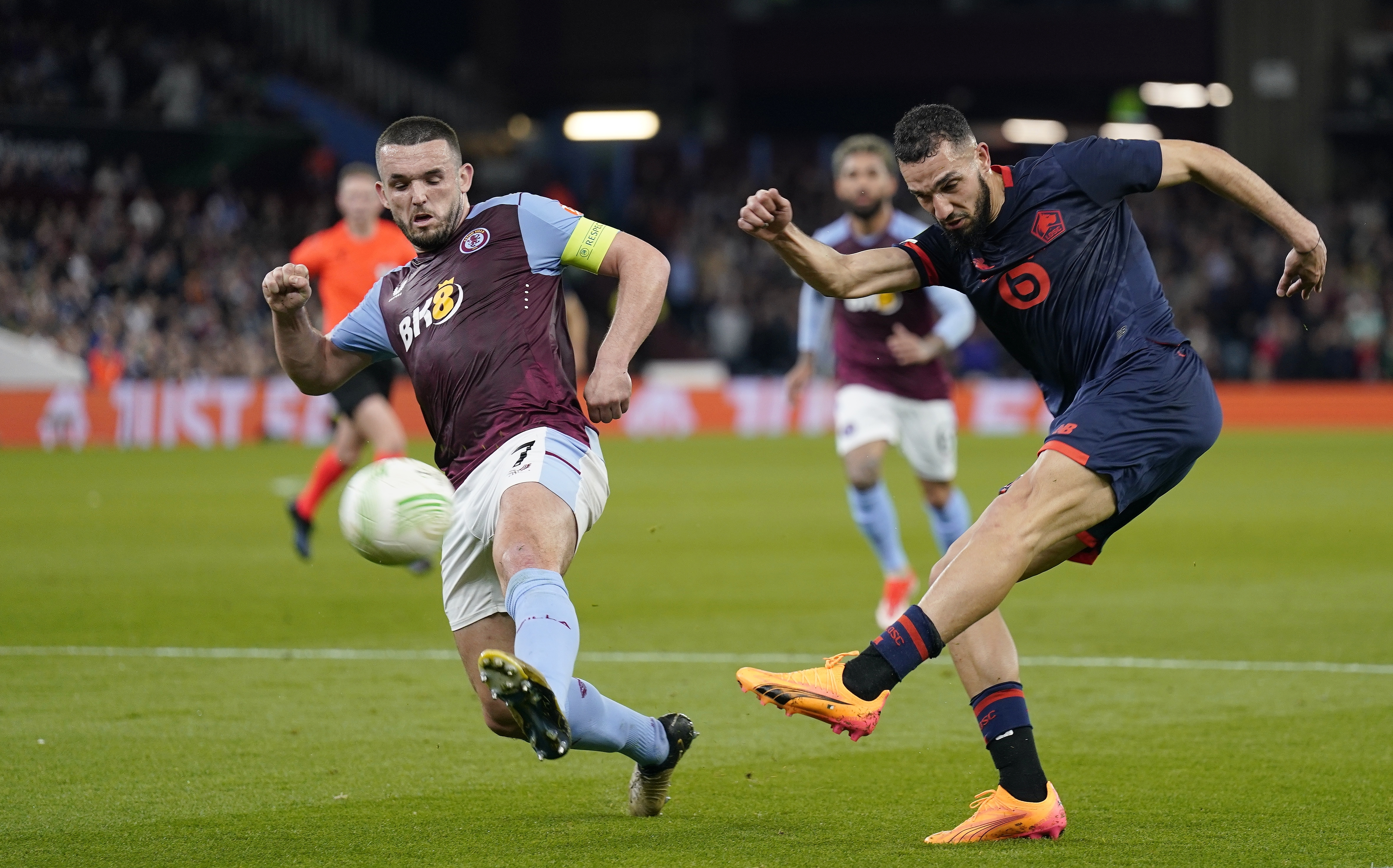 epa11273681 Aston Villa's John McGinn (L) and Lille's Nabil Bentaleb (R) in action during the UEFA Europa Conference League quarter-finals, 1st leg soccer match between Aston Villa and OSC Lille in Birmingham, Britain, 11 April 2024.  EPA-EFE/TIM KEETON