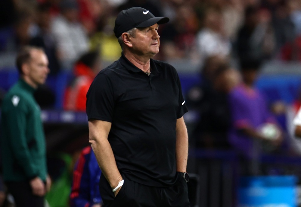 epa11450996 Head coach Matjaz Kek of Slovenia reacts during the UEFA EURO 2024 Round of 16 soccer match between Portugal and Slovenia, in Frankfurt Main, Germany, 01 July 2024.  EPA-EFE/ANNA SZILAGYI
