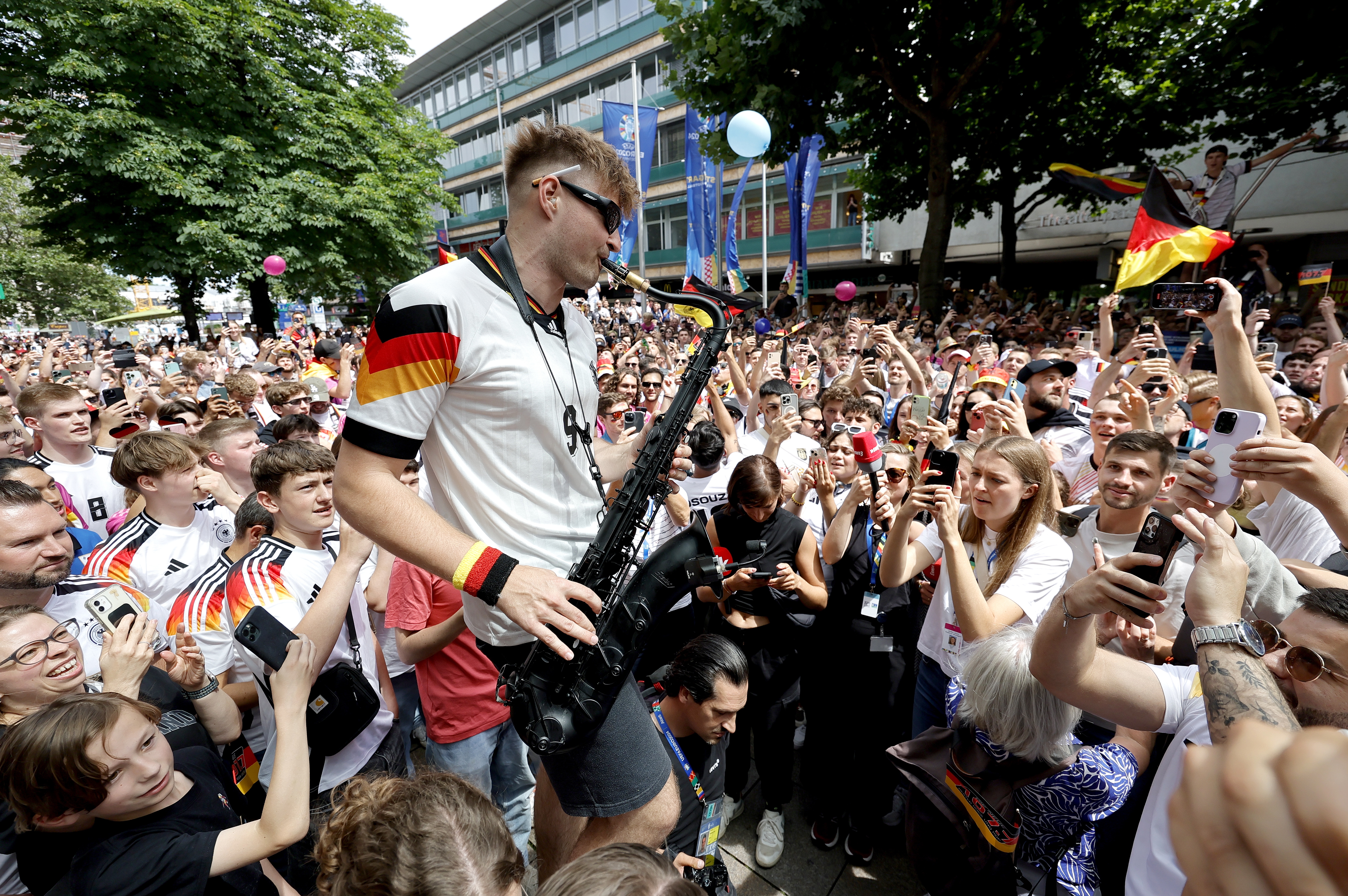 epaselect epa11458891 German saxophon player Andre Schnura plays to fans gathering in the centre of Stuttgart before the UEFA EURO 2024 quarter-finals soccer match between Spain and Germany, in Stuttgart, Germany, 05 July 2024.  EPA-EFE/RONALD WITTEK
