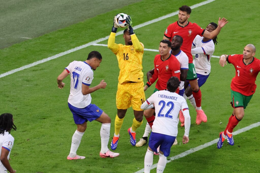 epa11460639 Goalkeeper Mike MAignan of France (C) in action during the UEFA EURO 2024 quarter-finals soccer match between France and Portugal, in Hamburg, Germany, 05 July 2024.  EPA-EFE/ABEDIN TAHERKENAREH