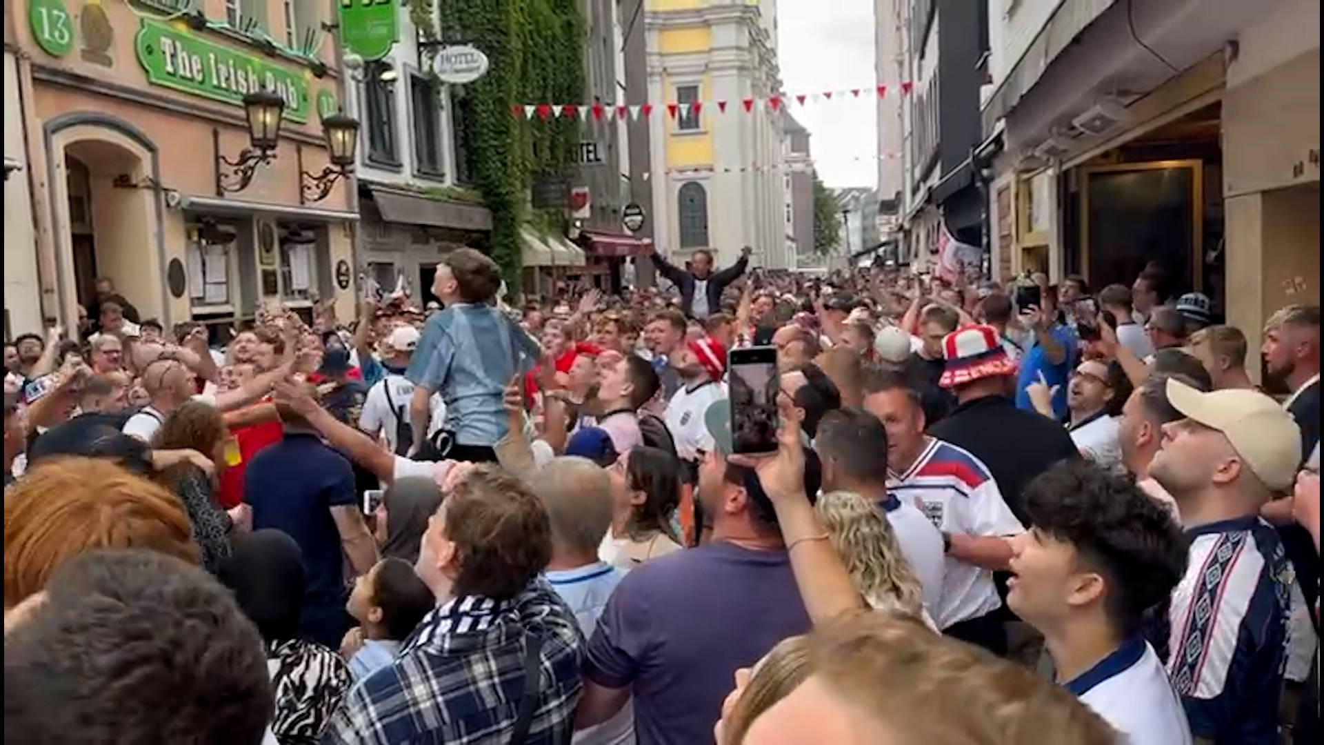 NOVA RS 1080p.00_24_30_12.Still741