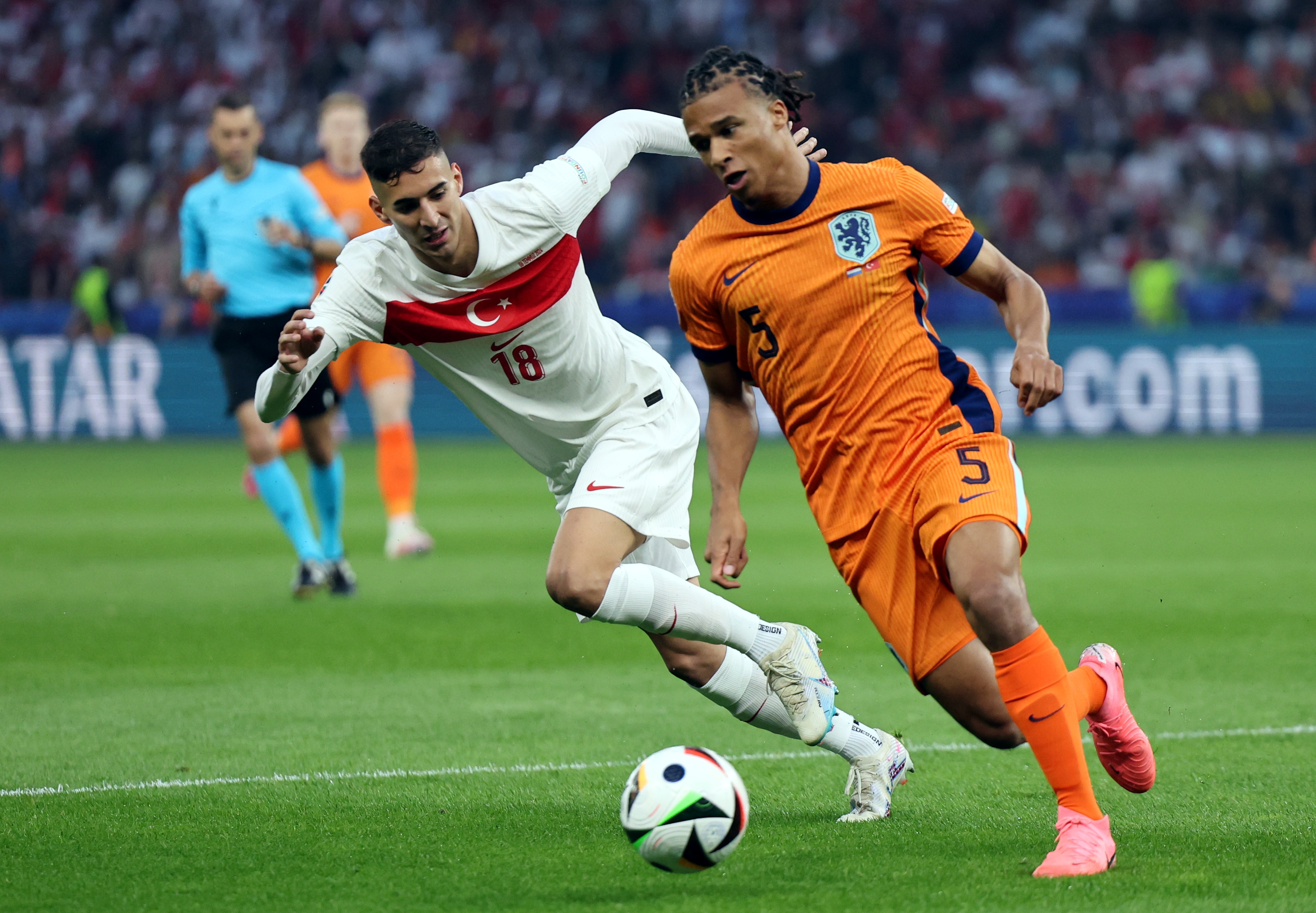 epa11463503 Mert Muelduer of Turkey (L) and Nathan Ake of the Netherlands in action during the UEFA EURO 2024 quarter-finals soccer match between Netherlands and Turkey, in Berlin, Germany, 06 July 2024.  EPA-EFE/ABEDIN TAHERKENAREH