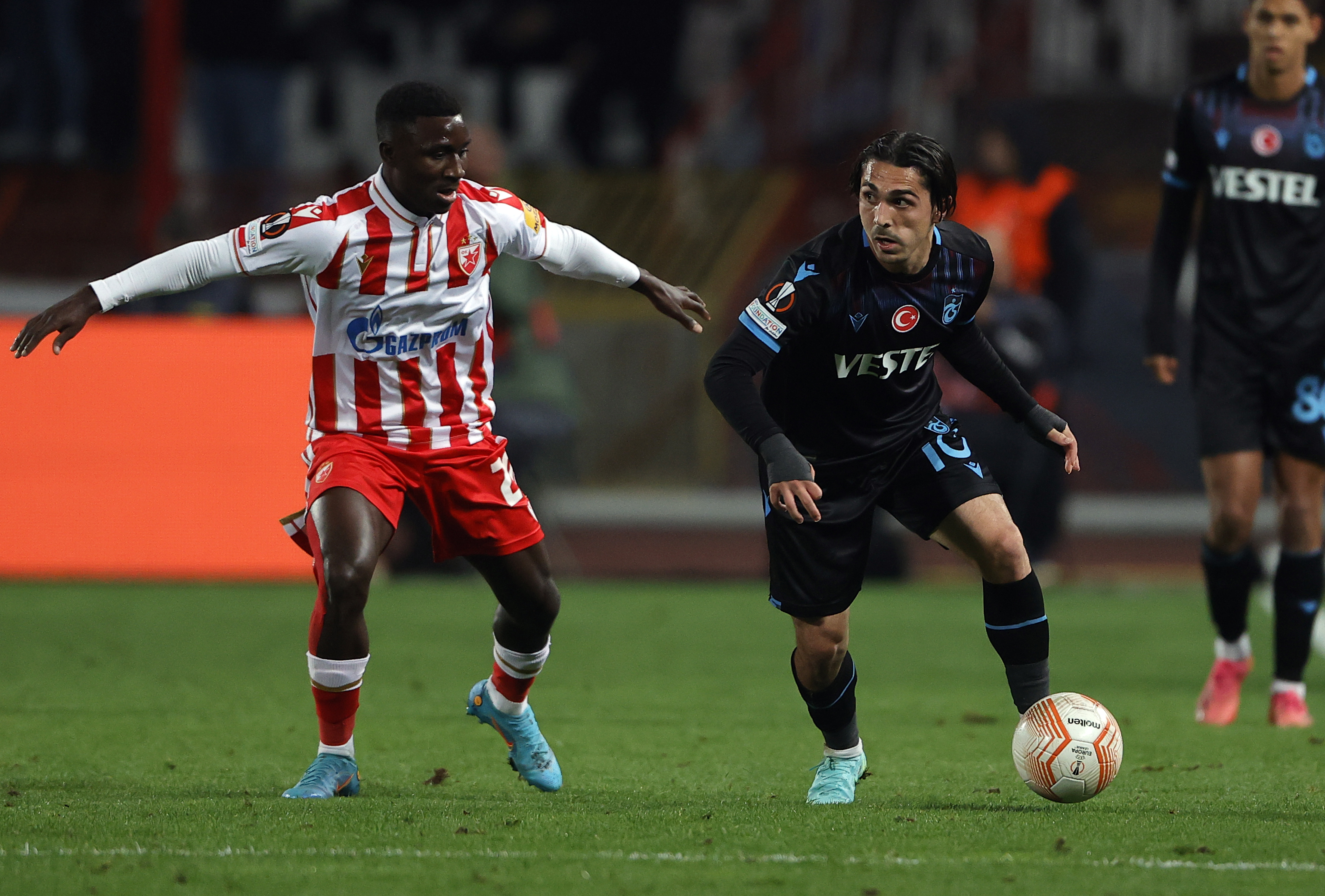 Trabzonspor's Abdulkadir Omur (R) vie with Crvena Zvezda's Kings Kangwa (L) during UEFA Europa League, group H football match between Crvena Zvezda and Trabzonspor photo: Pedja Milosavljevic/STARSPORT