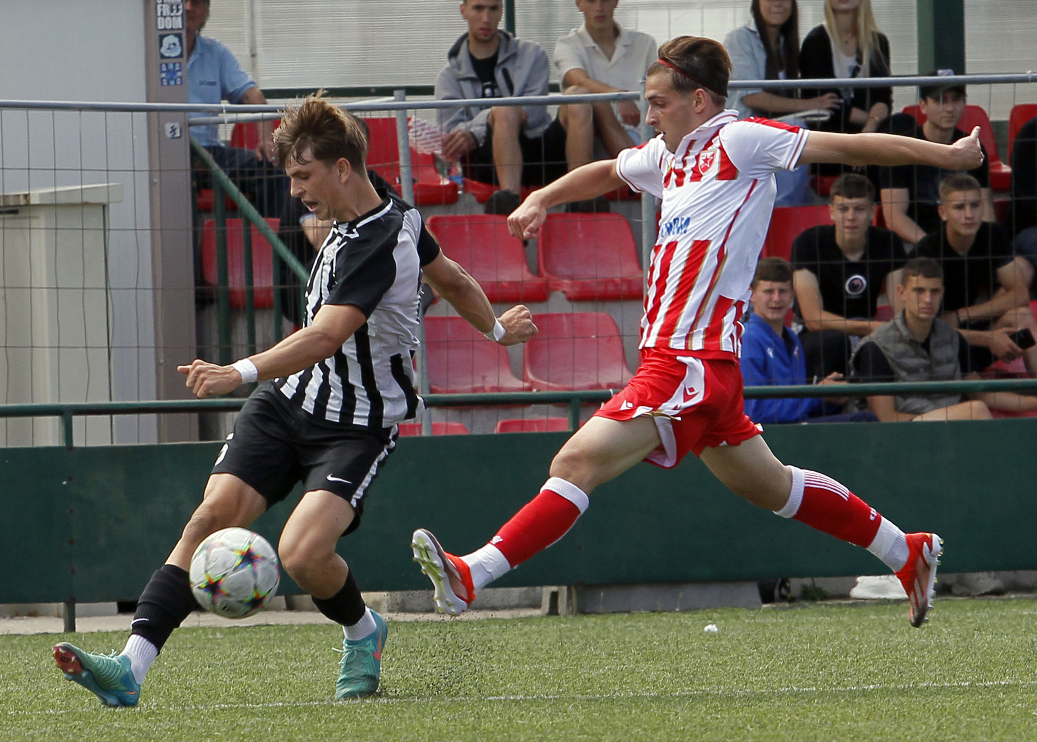 Match of the 25th round of the Serbian Cadet League between FK Crvena Zvezda and FK Partizan.Utakmica 25. kola Kadetske lige Srbije izmedju FK Crvena zvezda i FK Partizan.