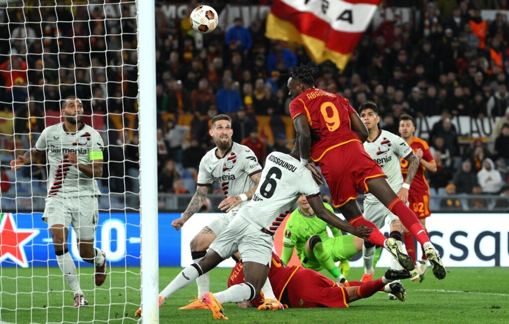 epa11315409 AS Roma's Tammy Abraham (R) in action during the UEFA Europe League semifinal 1st leg soccer match between AS Roma and Bayer Leverkusen, in Rome, Italy, 02 May 2024.  EPA-EFE/ETTORE FERRARI