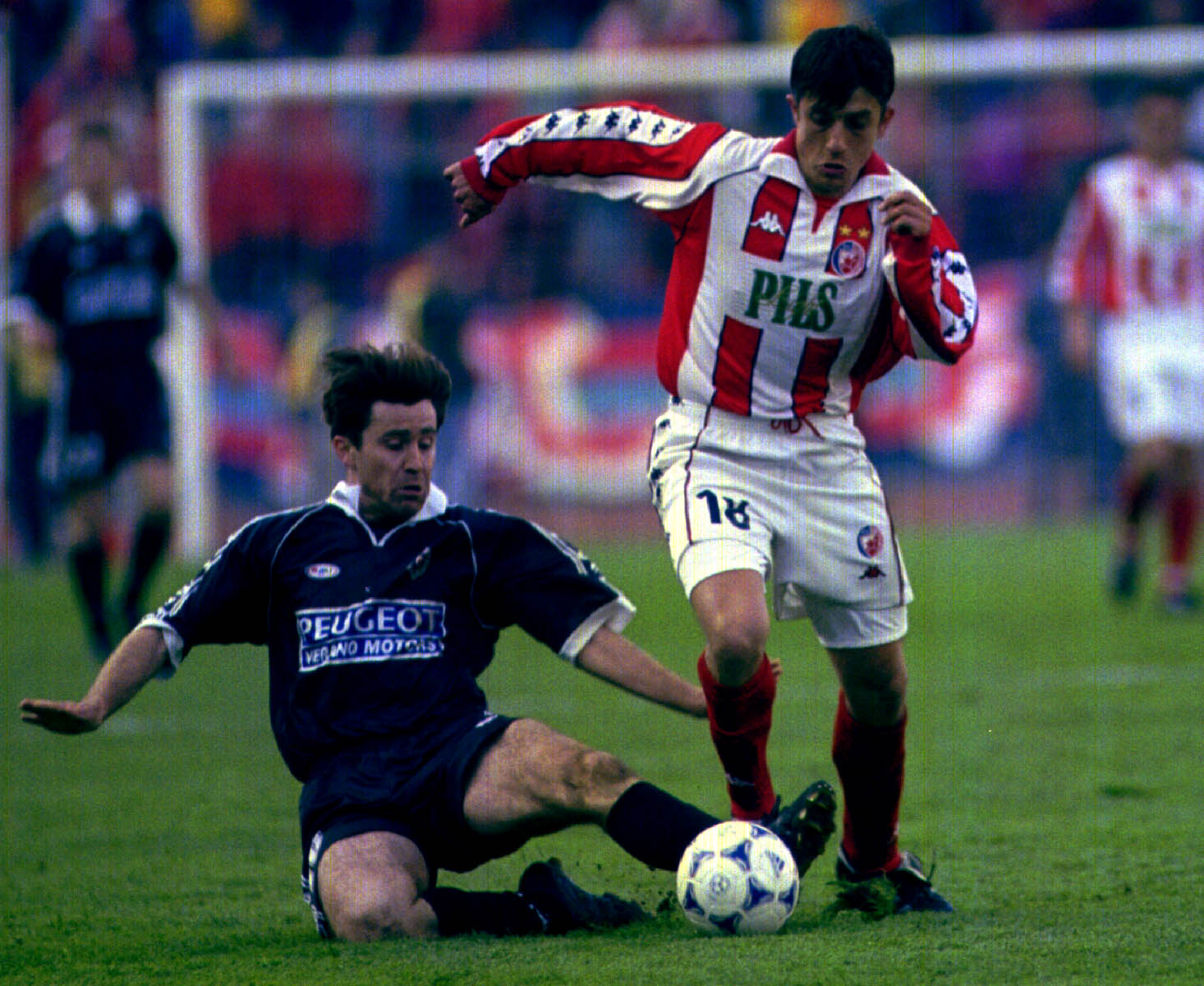ZVEZDA-PARTIZAN.Mihajlo Pjanovic, left and Djordje Tomic.BGD,02.04.2000..foto: Srdjan Stevanovic/Starsportphoto ©