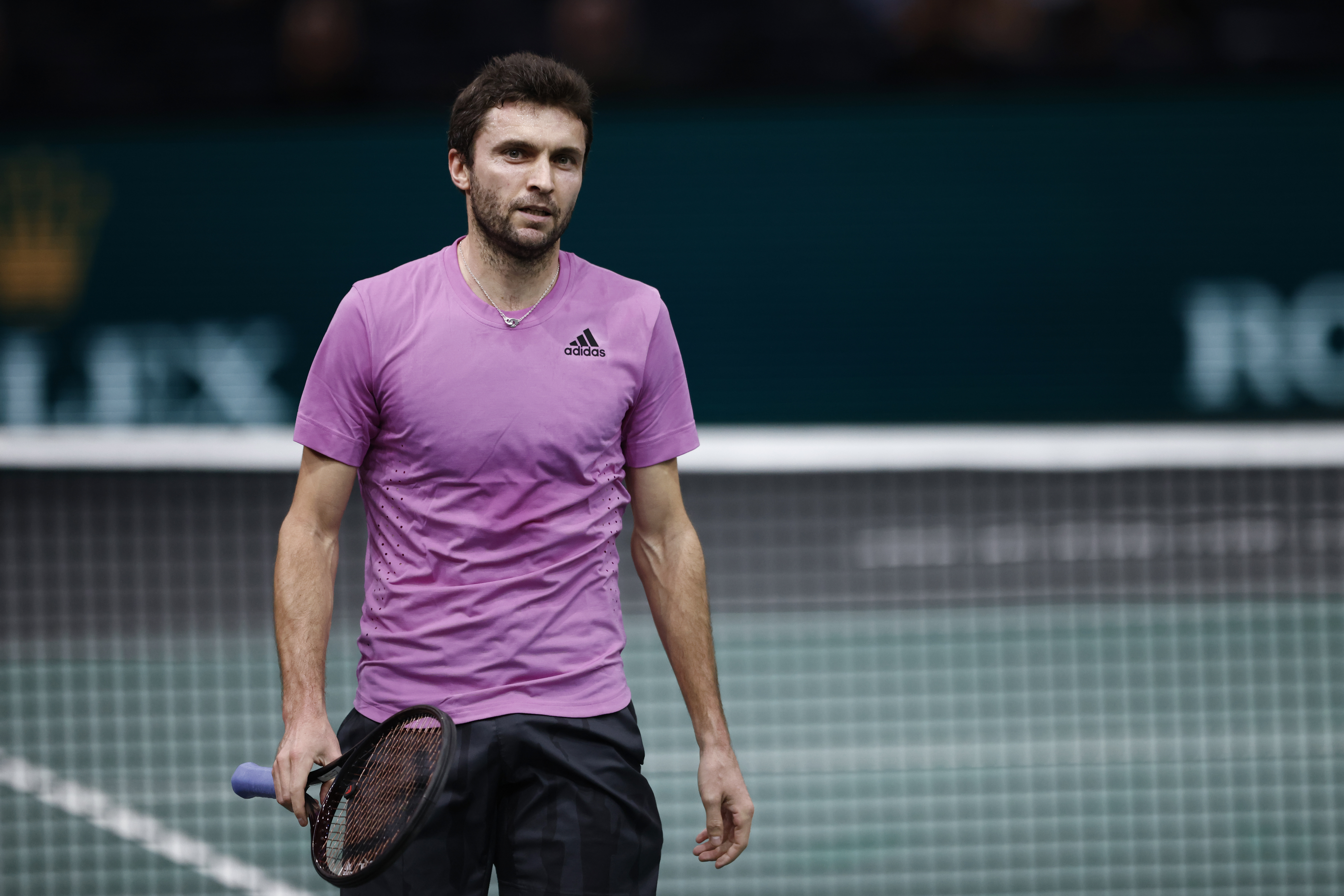 epa10277552 Gilles Simon of France reacts during his first round match against Andy Murray of Great Britain at the Rolex Paris Masters tennis tournament in Paris, France, 31 October 2022.  EPA-EFE/YOAN VALAT