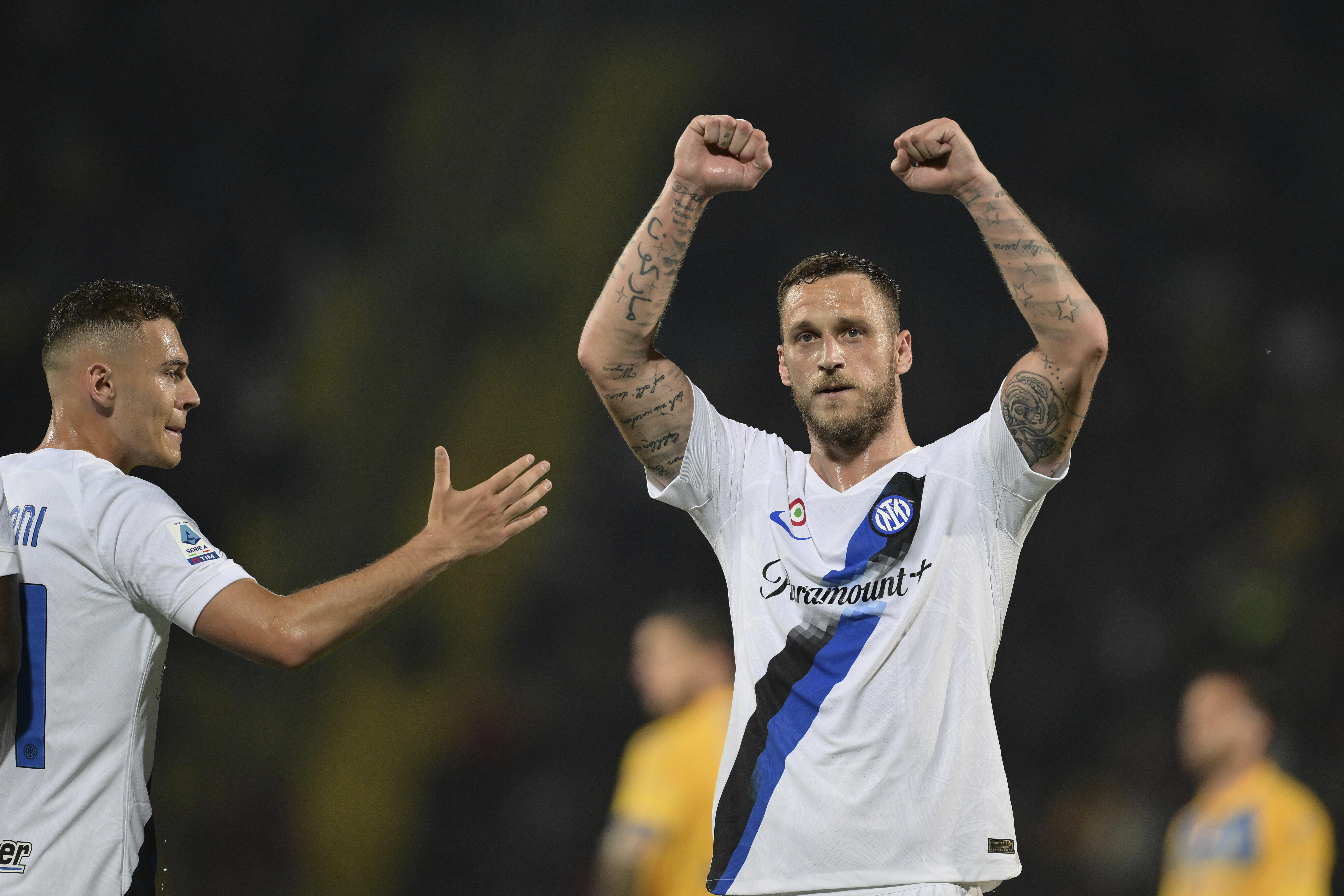 Inter Milan's Marko Arnautovic celebrates scoring during the Serie A soccer match between Frosinone and Inter at the Frosinone Benito Stirpe stadium, Italy, Friday May 10, 2024. (Alfredo Falcone/LaPresse via AP)