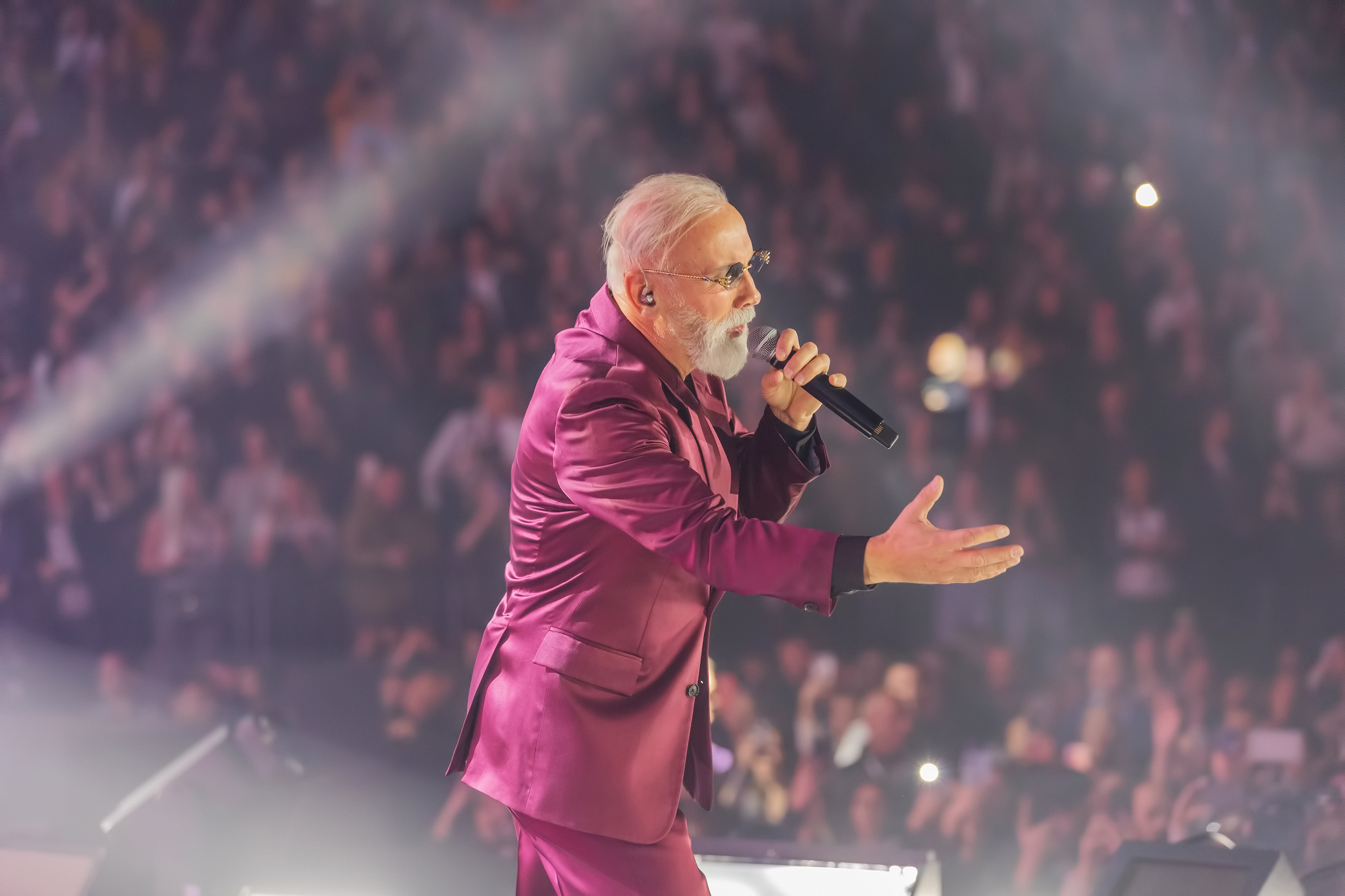 Trijumf Dine Merlina i njegove publike Dino Merlin četiri noći zaredom emocijama preplavio Beograd