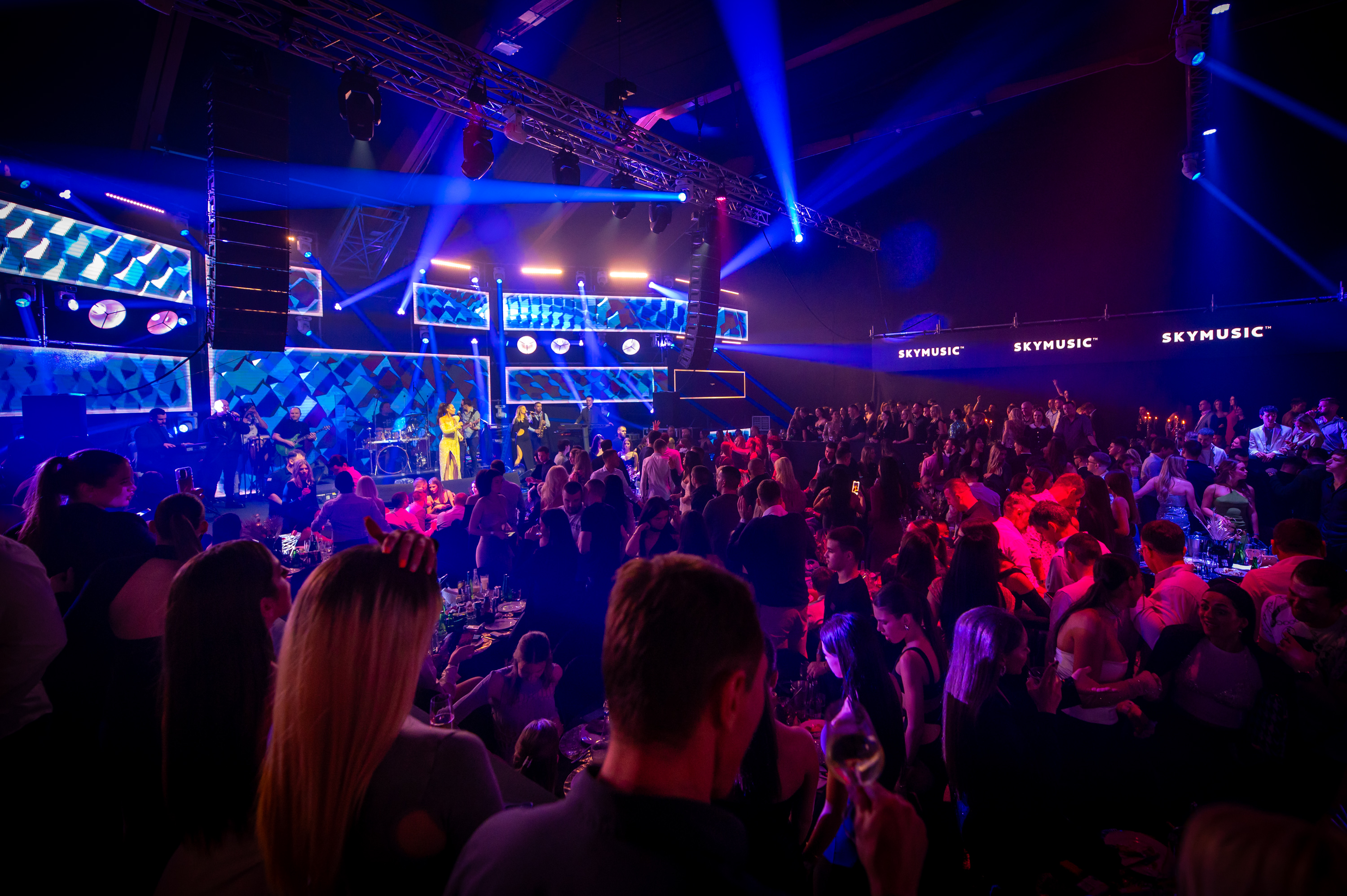 NEZABORAVAN docek Nove godine i Repriza na Kopaonik, New Year by Music Week uz Rozgu i Cecu