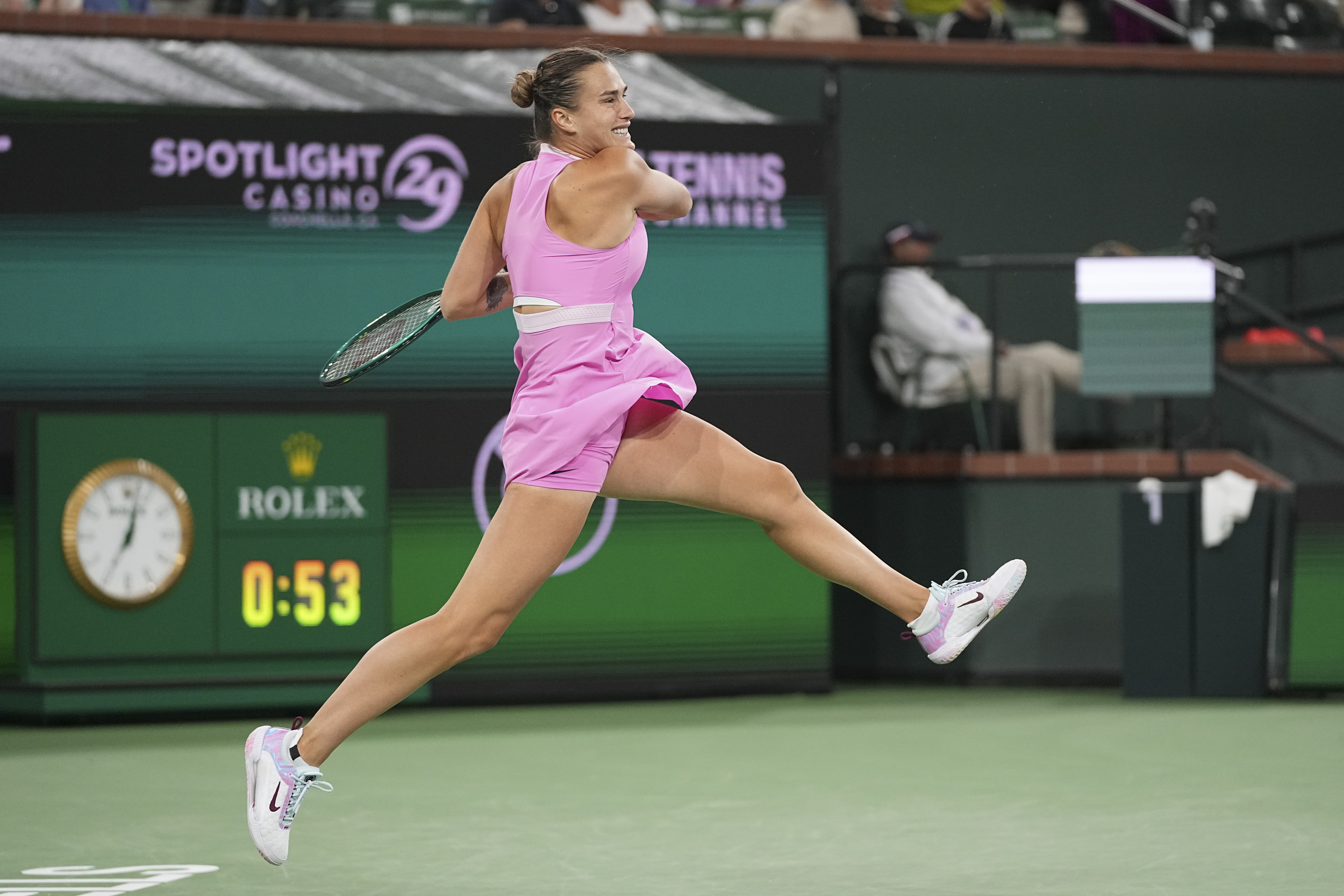 epaselect epa11210399 Aryna Sabalenka of Belarus in action against Peyton Stearns of the United States during the BNP Paribas Open tennis tournament in Indian Wells, California, USA, 09 March 2024.  EPA-EFE/RAY ACEVEDO