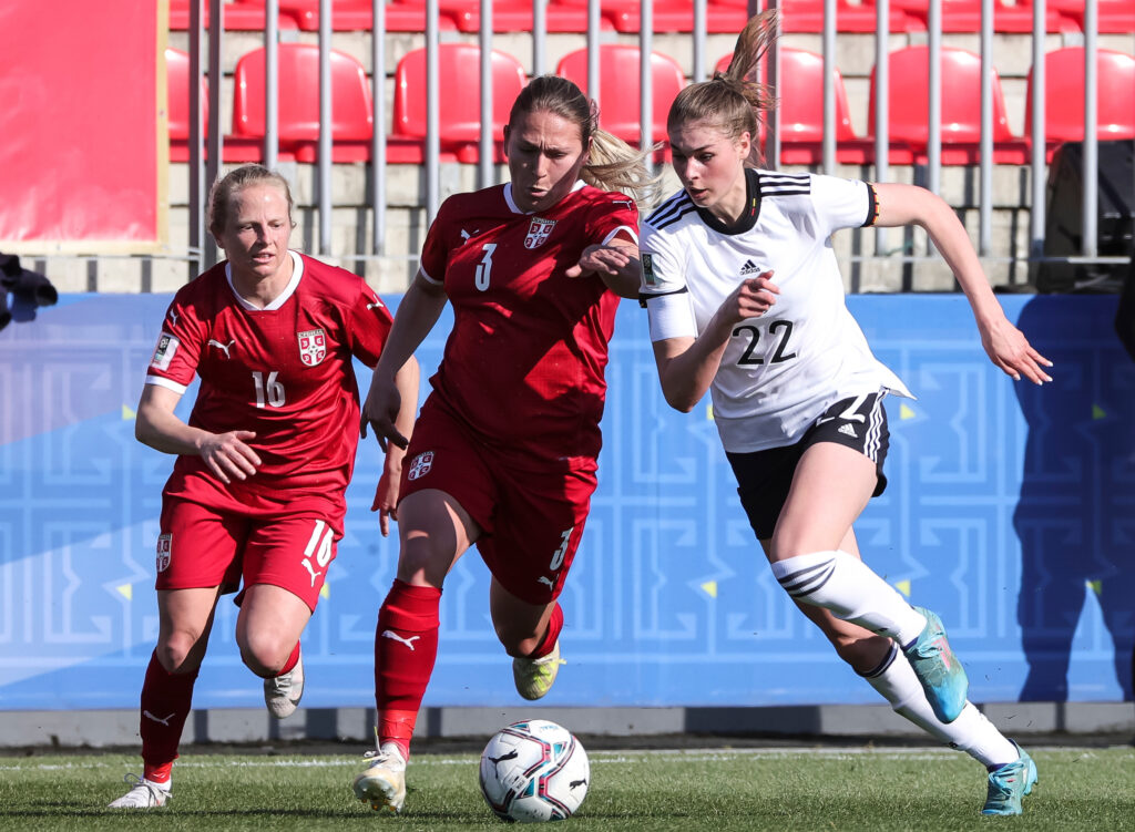 Andjela Frajtovic (L) and Jule Brand
Fudbal-FIFA Women's World Cup Qualifier-Srbija v Nemacka
Stara Pazova, 12.04.2022.
foto: Srdjan Stevanovic/Starsport.rs ©