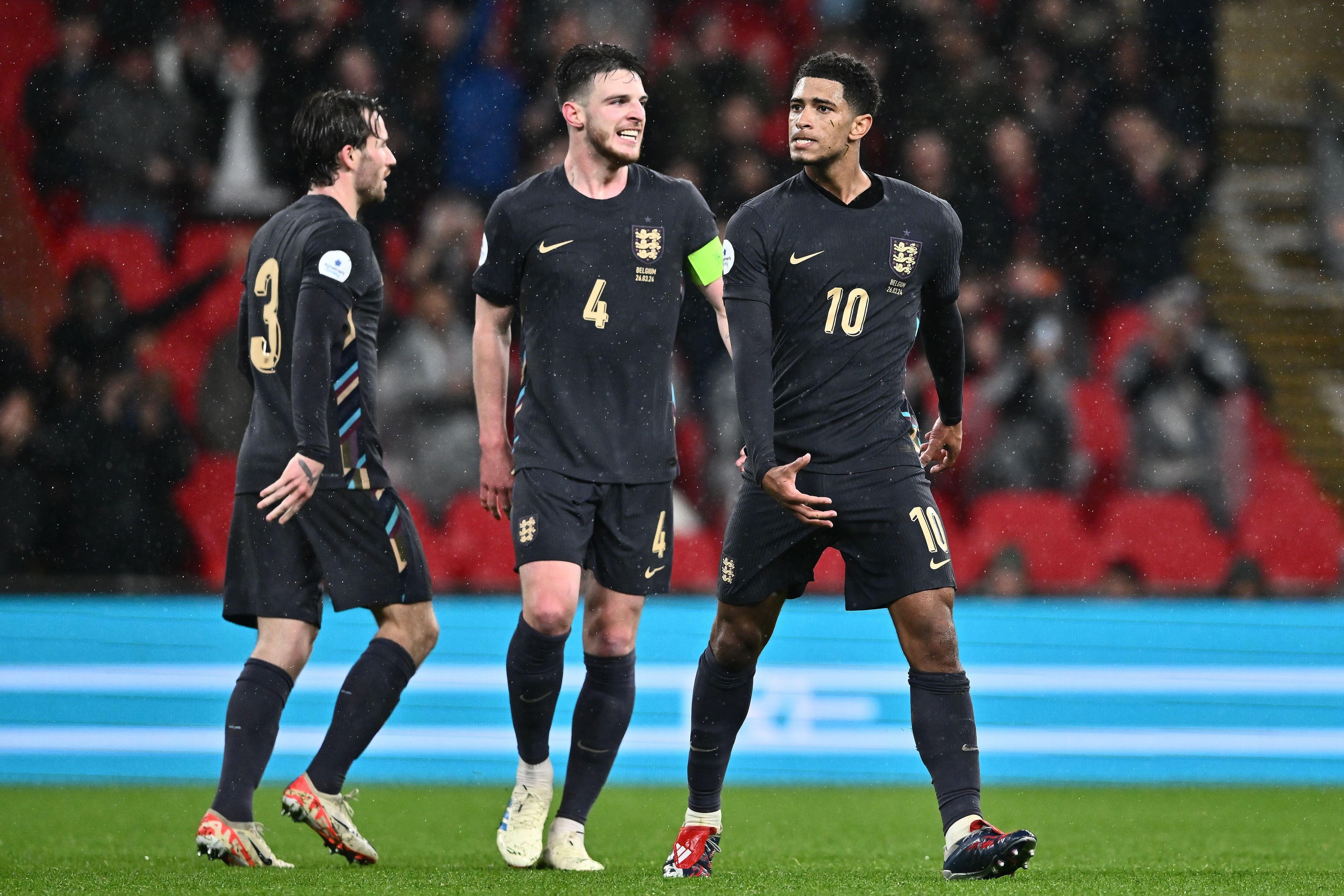 LONDON, ENGLAND - MARCH 26: Jude Bellingham of England celebrate with Ben Chilwell after scoring a goal during the international friendly match betwee