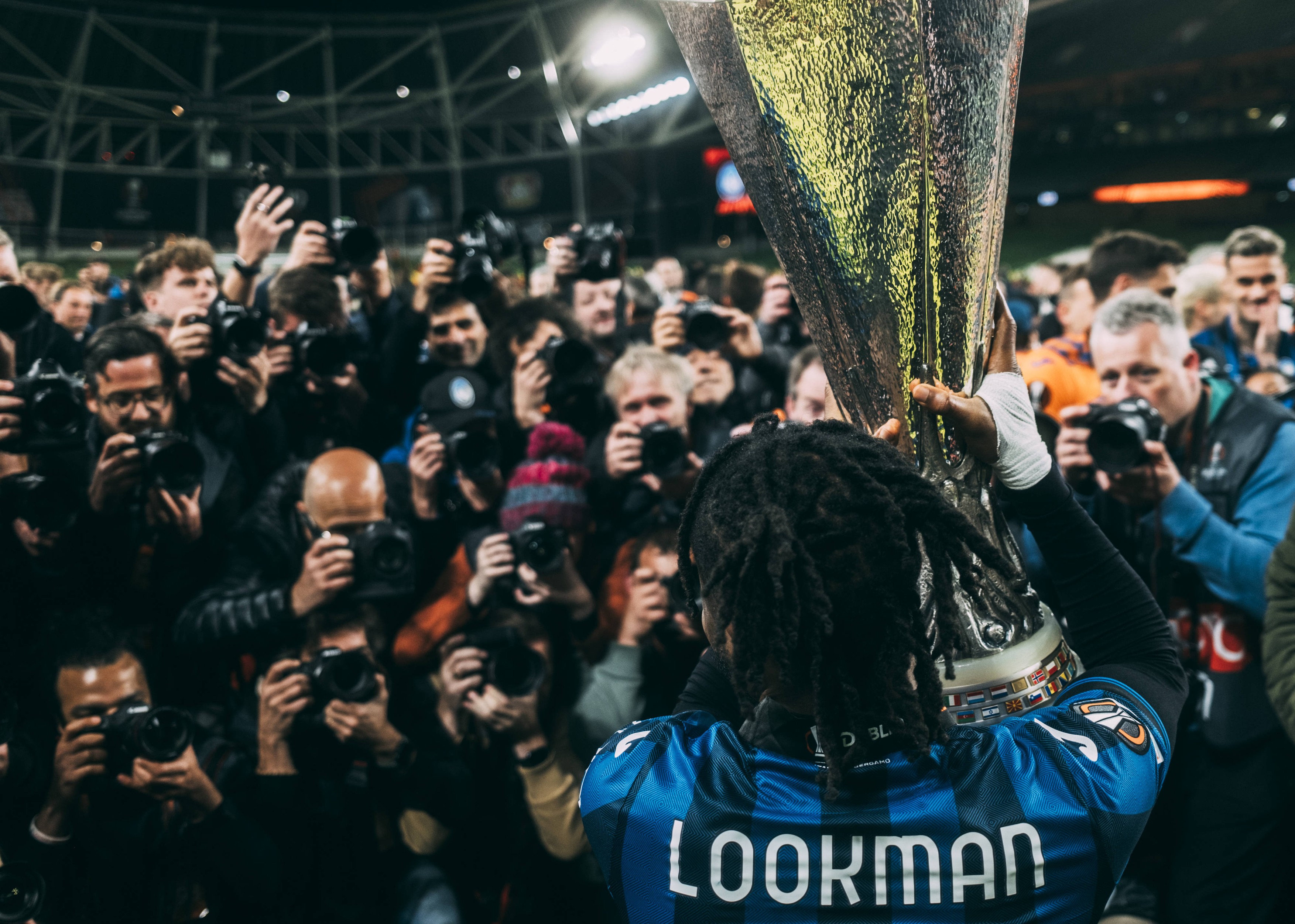 Dublin, Aviva Stadium, 23.05.2024: Ademola Lookman celebrates the win of the cup after the Europaleague final Bayer 04 L