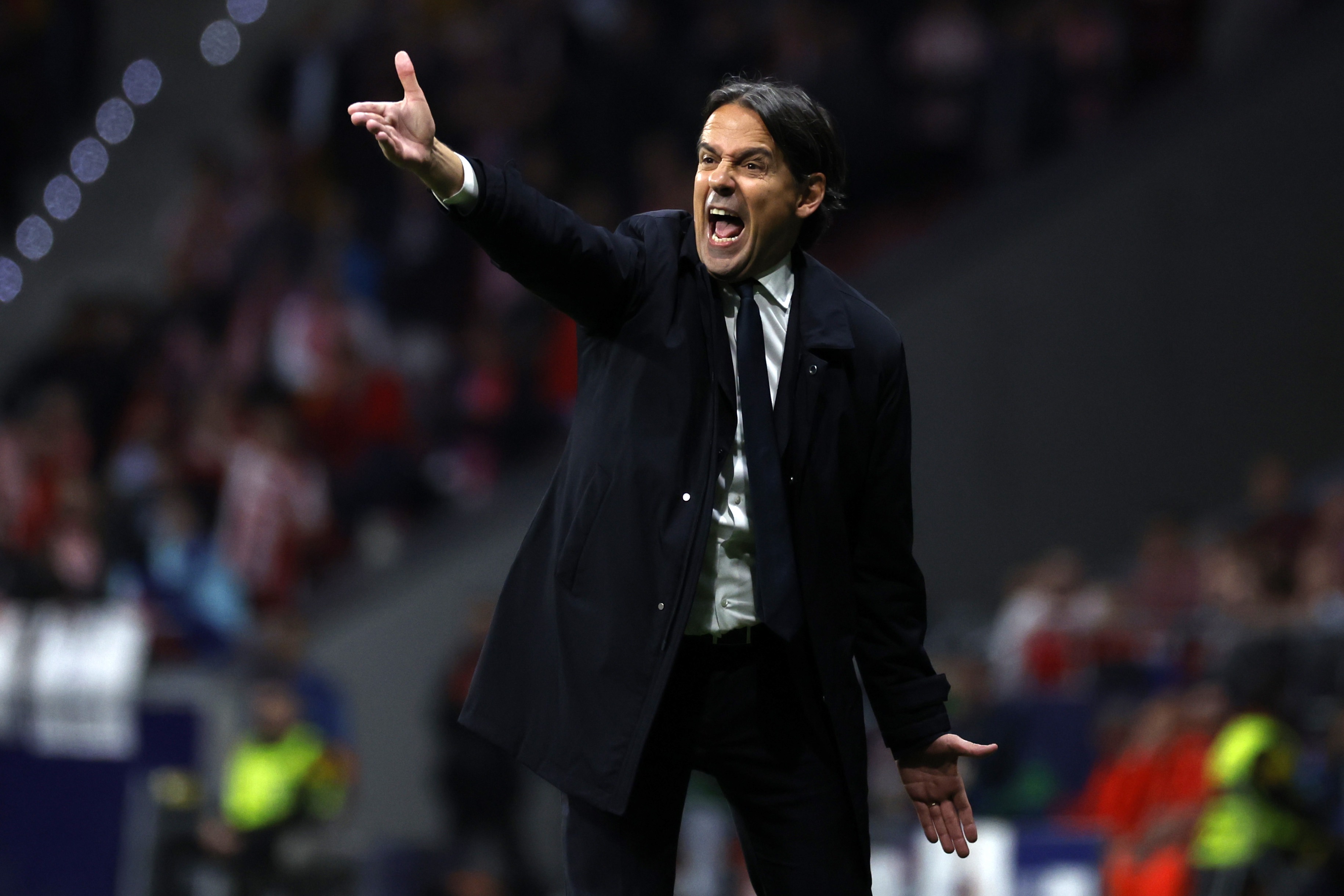 epa11218884 Inter's head coach Simone Inzaghi gestures during the UEFA Champions League round of 16 second leg soccer match between Atletico de Madrid and FC Inter, in Madrid, Spain, 13 March 2024.  EPA-EFE/JUANJO MARTIN