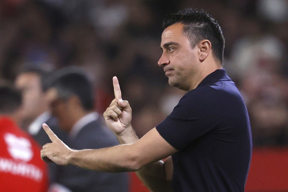 epa11372532 Barcelona's head coach Xavi Hernandez gestures during the Spanish LaLiga soccer match between Sevilla FC against FC Barcelona, in Seville, Spain, 26 May 2024.  EPA-EFE/Jose Manuel Vidal