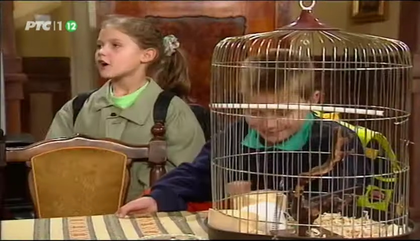 Andreja Koršić, devojčica, tumači lik Vesne u seriji Srećni ljudi, mala Vesna Foto: Pritnscreen/RTS