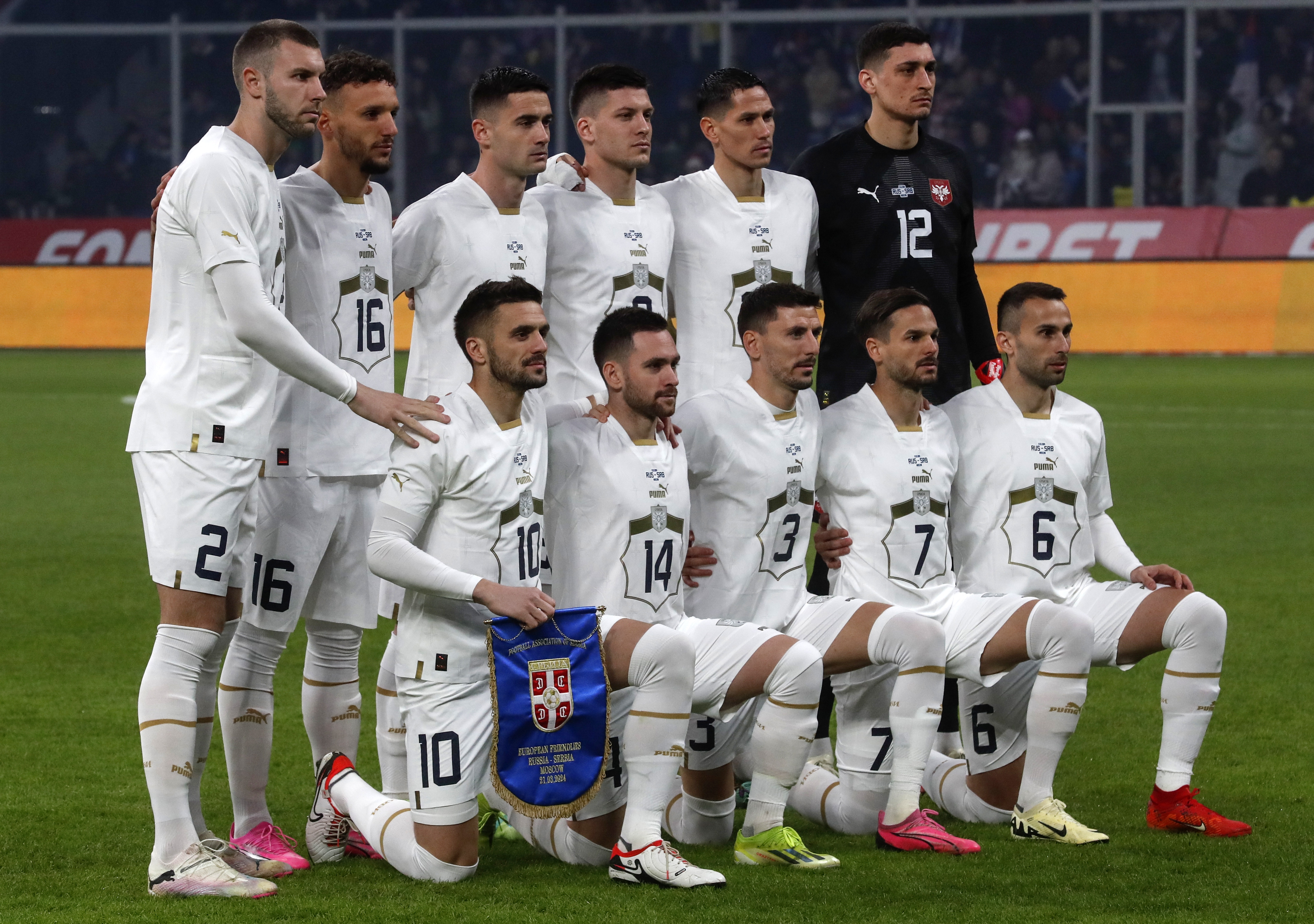 epa11234252 Starting eleven of Serbia pose for a family photo ahead of the international friendly soccer match between Russia and Serbia in Moscow, Russia, 21 March 2024.  EPA-EFE/MAXIM SHIPENKOV
