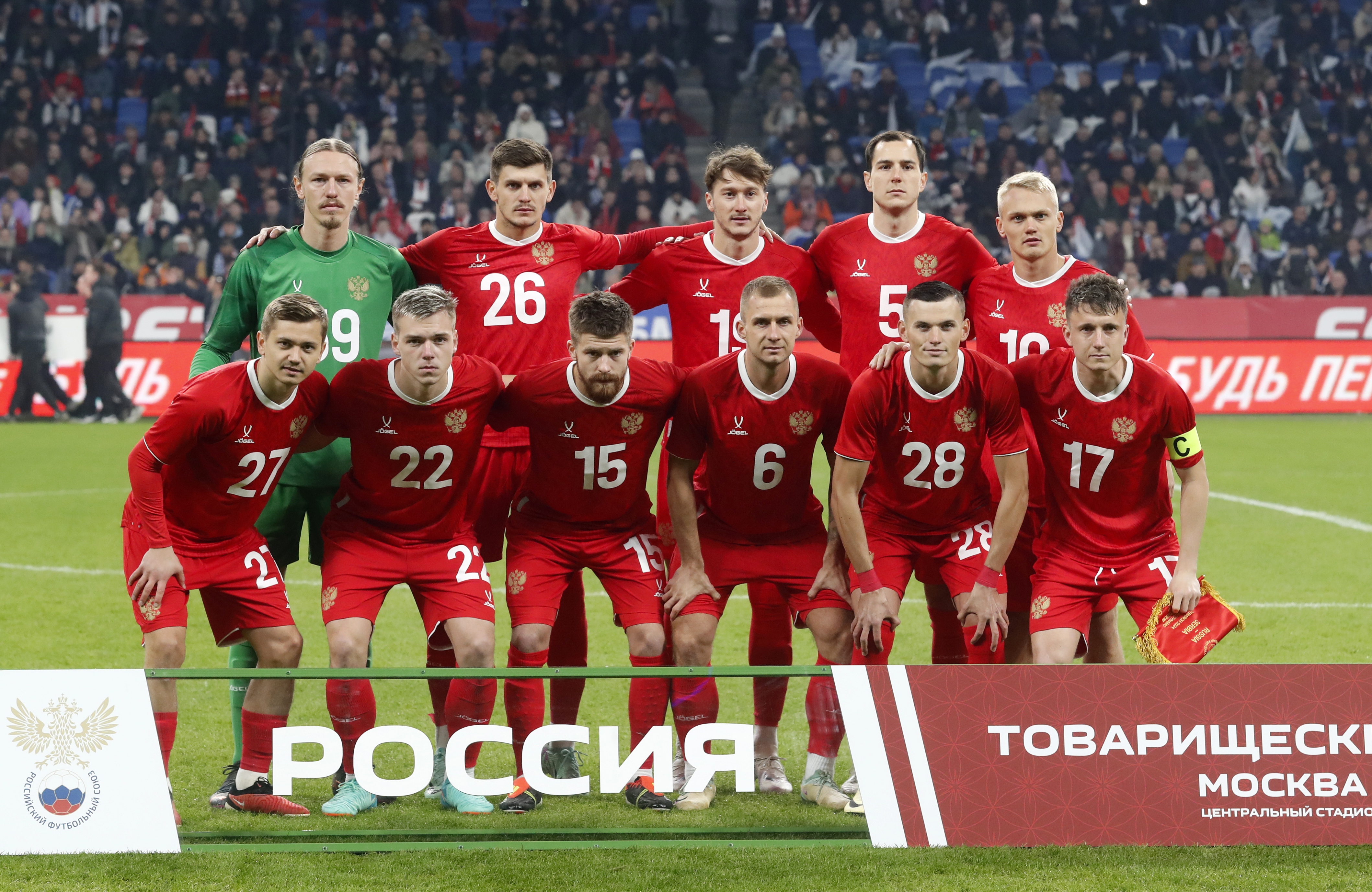 epa11234254 Starting eleven of Russia pose for a family photo ahead of the international friendly soccer match between Russia and Serbia in Moscow, Russia, 21 March 2024.  EPA-EFE/MAXIM SHIPENKOV