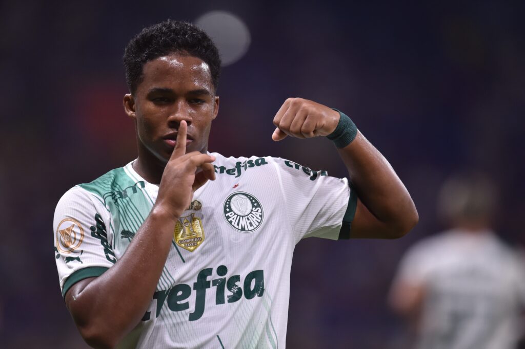 epa11014882 Endrick Felipe of Palmeiras celebrates after scoring during a Brasilerao Serie A soccer match between Cruzeiro and Palmeiras at Mineirao Stadium in Belo Horizonte, Brazil, 06 December 2023.  EPA-EFE/Yuri Edmundo