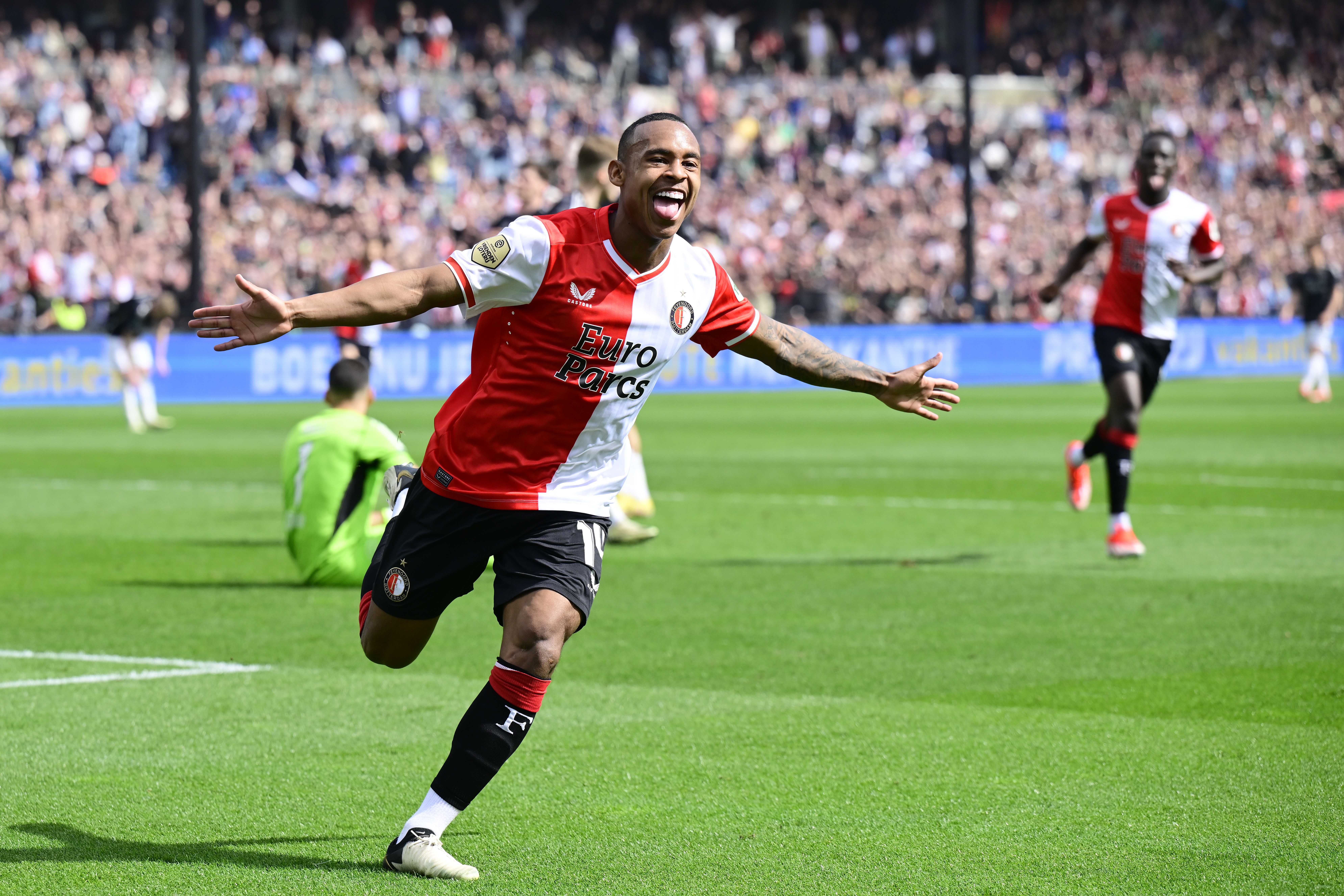 epa11264079 Igor Paixao of Feyenoord celebrates the 1-0 during the Dutch Eredivisie match between Feyenoord and Ajax at Feyenoord Stadion de Kuip in Rotterdam, Netherlands, 07 April 2024.  EPA-EFE/PIETER STAM DE JONGE