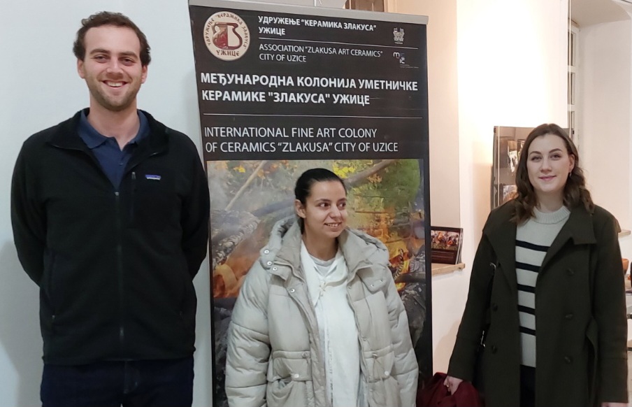 Užice 25.11.2024. Gradska galerija Užice, otvorena izložba radova nastalih tokom 28. Međunarodne kolonijie keramike Zlakusa Foto: Slavica Panić/Nova.rs