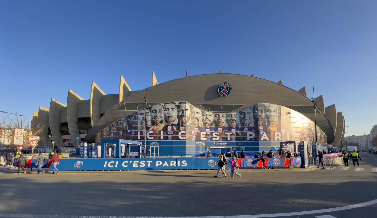 14.02.2023, Fussball UEFA Championsleague 2022/2023: Achtelfinale, Paris St. Germain - FC Bayern MĂĽnchen, im Stadion Par