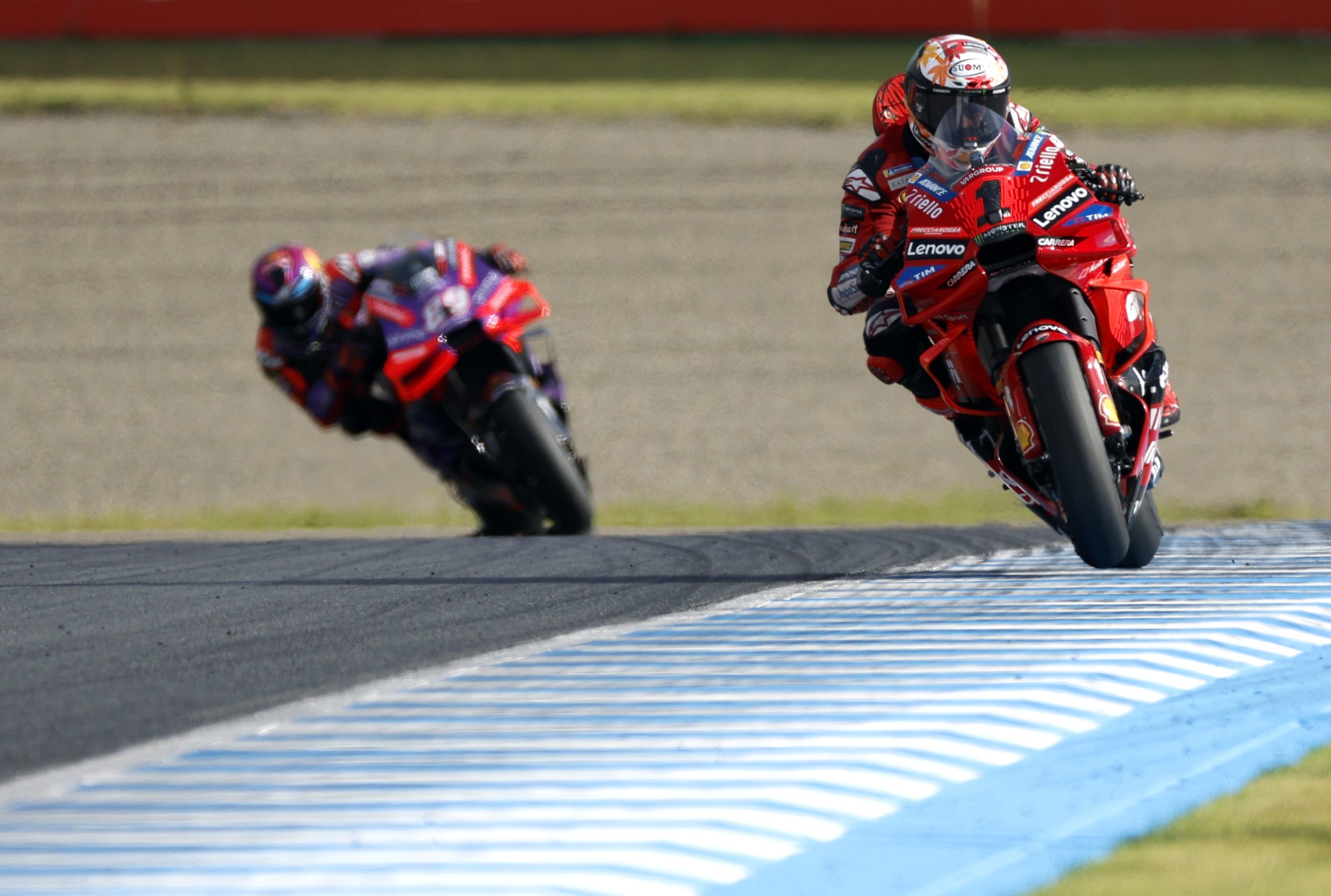 epa11644811 Winner Ducati Lenovo rider Francesco Bagnaia of Italy in action during the MotoGP race of the Motorcycling Grand Prix of Japan in Motegi, north of Tokyo, Japan, 06 October 2024.  EPA-EFE/FRANCK ROBICHON