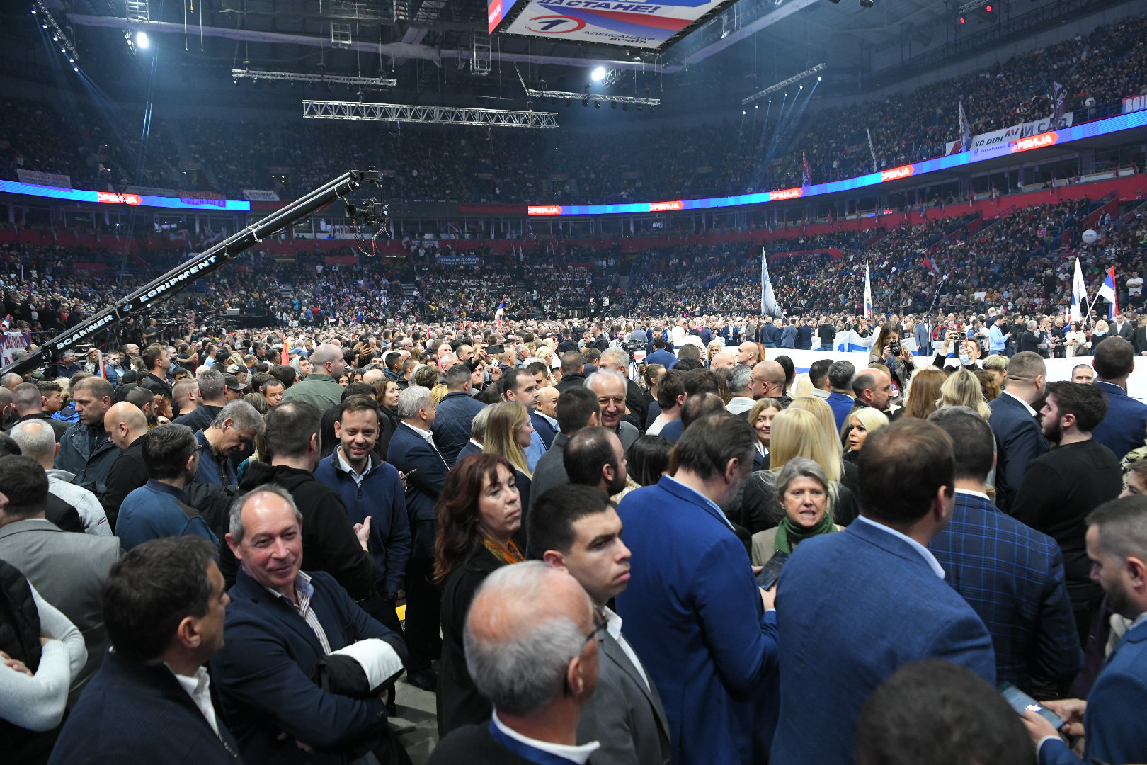 Beograd, 02.12.2023. Štark Arena, predizborni miting, Pristalice SNS simpatizeri dolaze na skup SNS u Stark Arenu, Srpska napredna stranka, miting Foto: Amir Hamzagić/Nova.rs