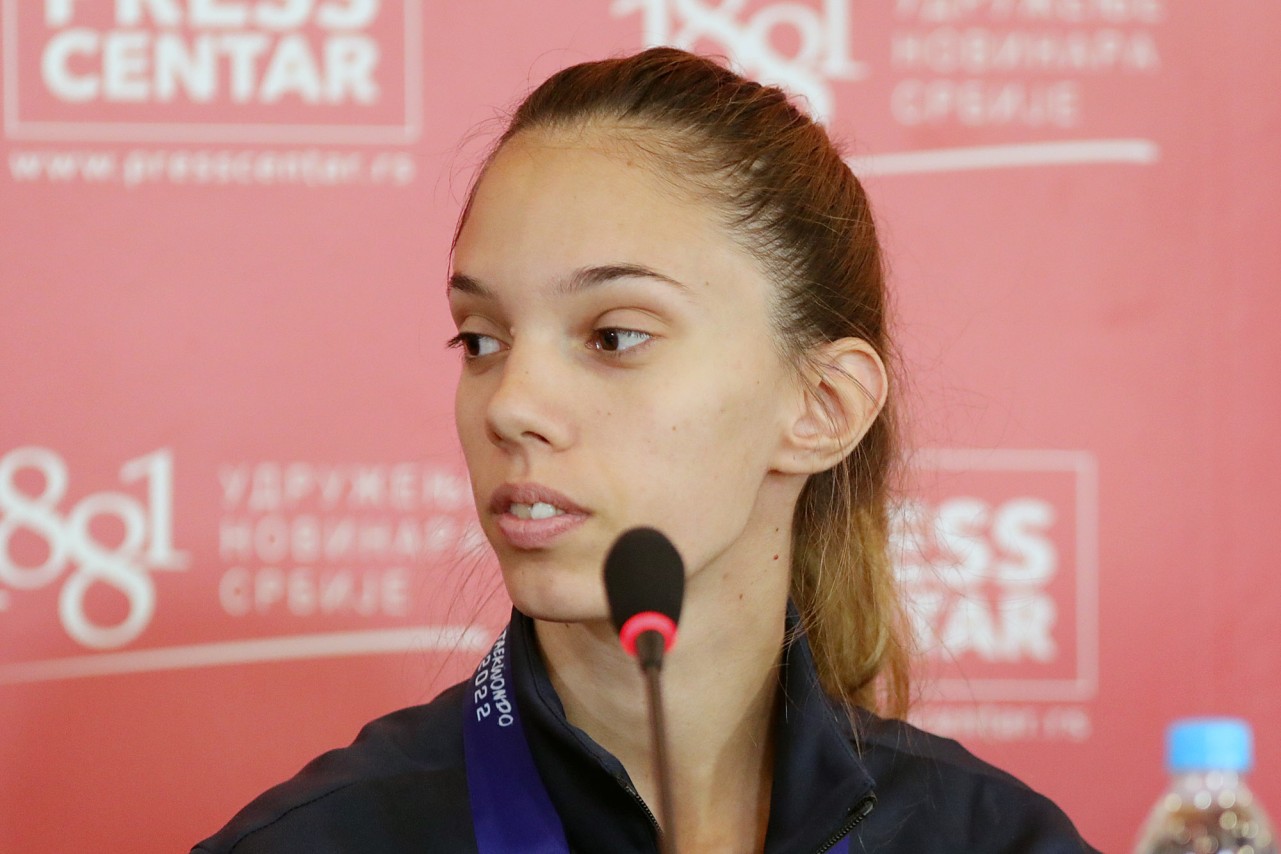 Marija Miccev AV02