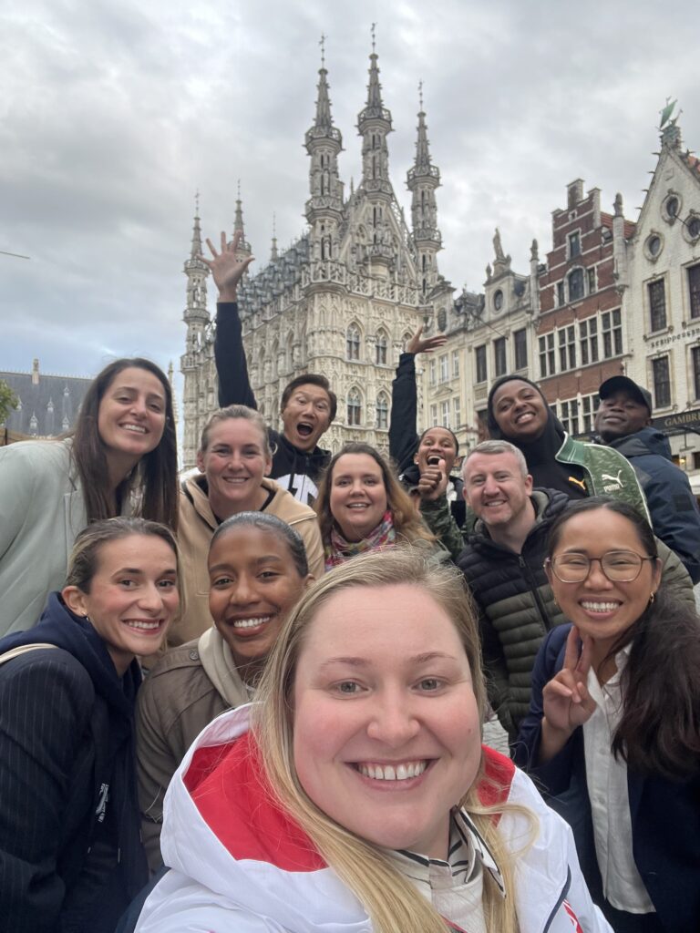 Zorana Arunović sa studentima olimpijcima u Levenu