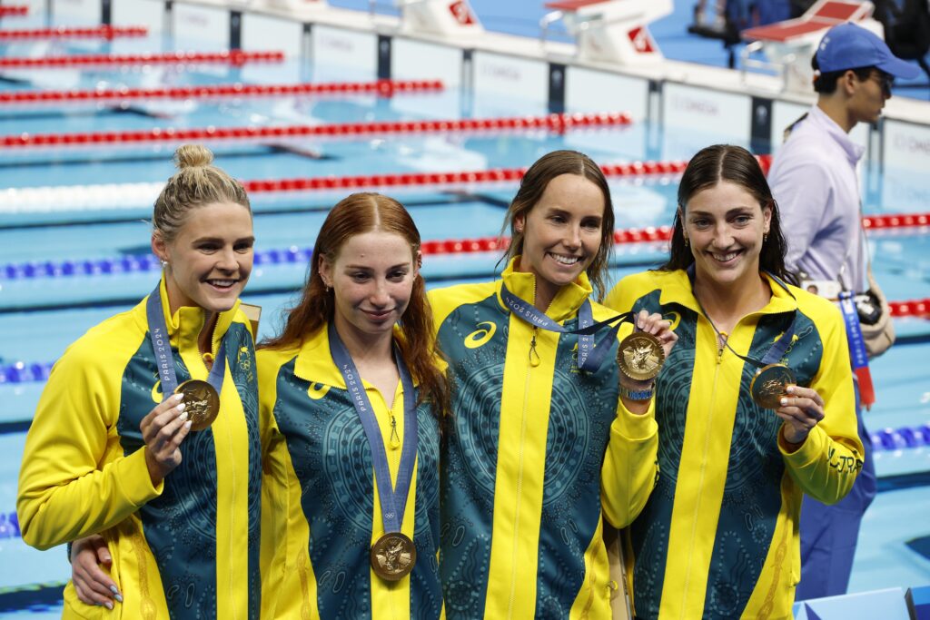 epa11500943 Gold medalists Team Australia pose after the Women 4x100 Freestyle Relay final of the Swimming competitions in the Paris 2024 Olympic Games, at the Paris La Defense Arena in Paris, France, 27 July 2024.  EPA-EFE/FRANCK ROBICHON