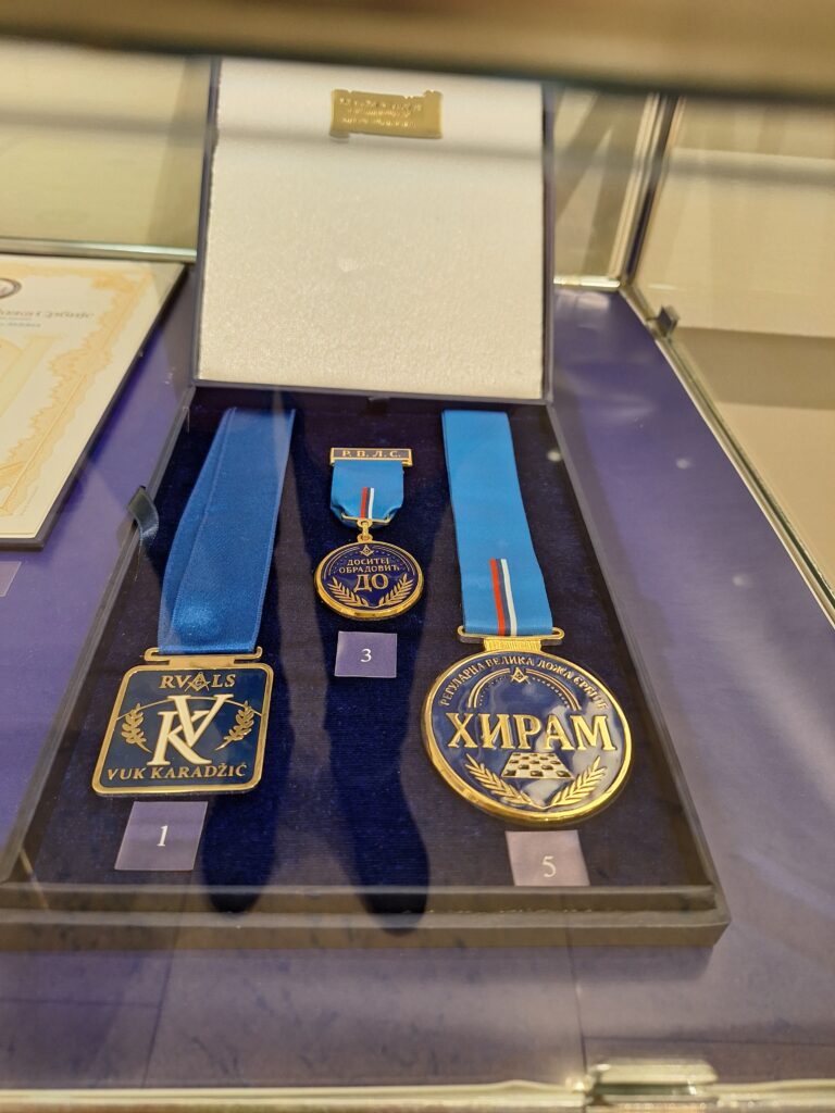 otvaranje neobicne izlozbe izlozba