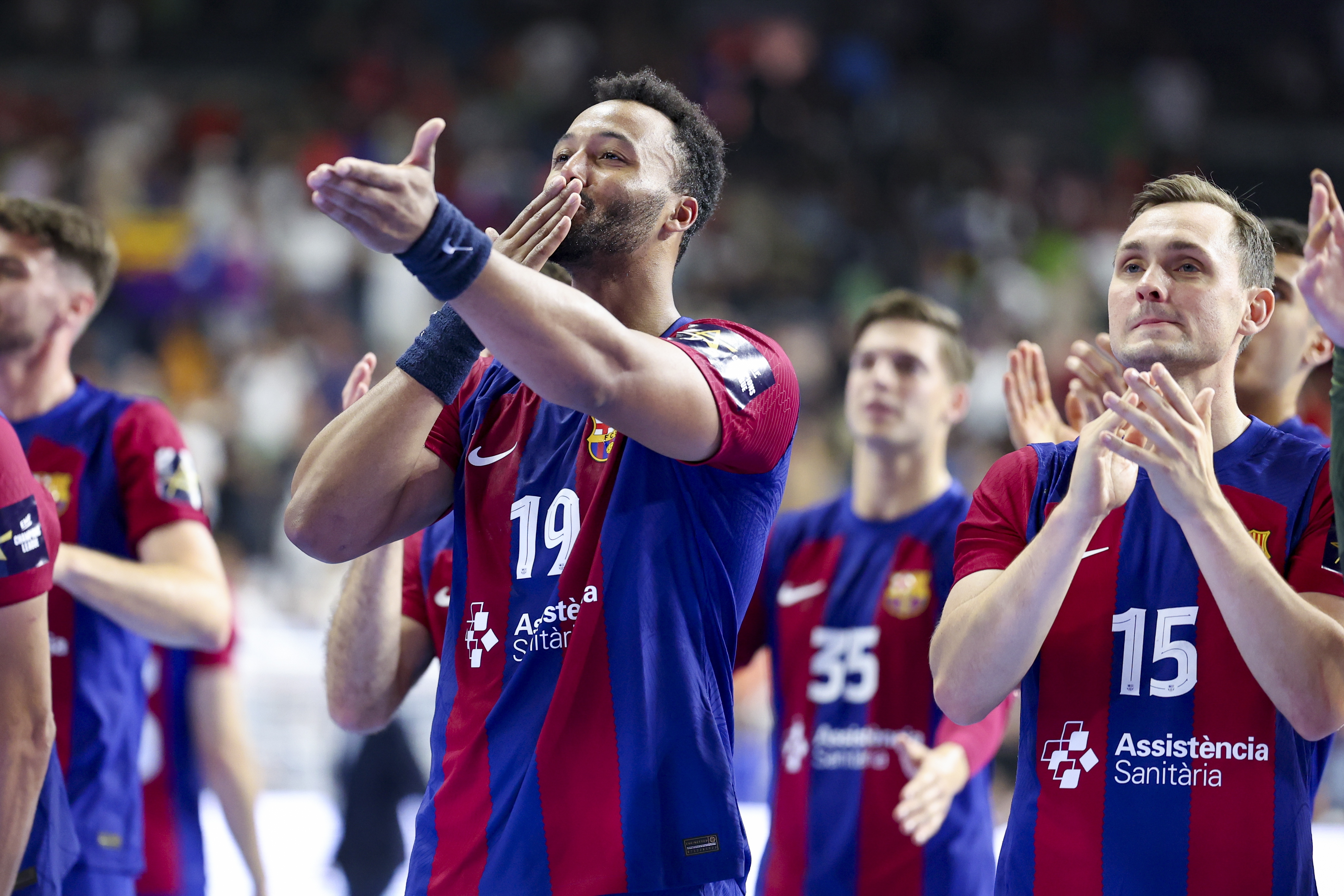 epa11398245 Timothey N'Guessan of Barcelona  reacts after winning the EHF Men's FINAL4 Handball Champions League semi final match between FC Barcelona and THW Kiel in Cologne, Germany, 08 June 2024.  EPA-EFE/CHRISTOPHER NEUNDORF