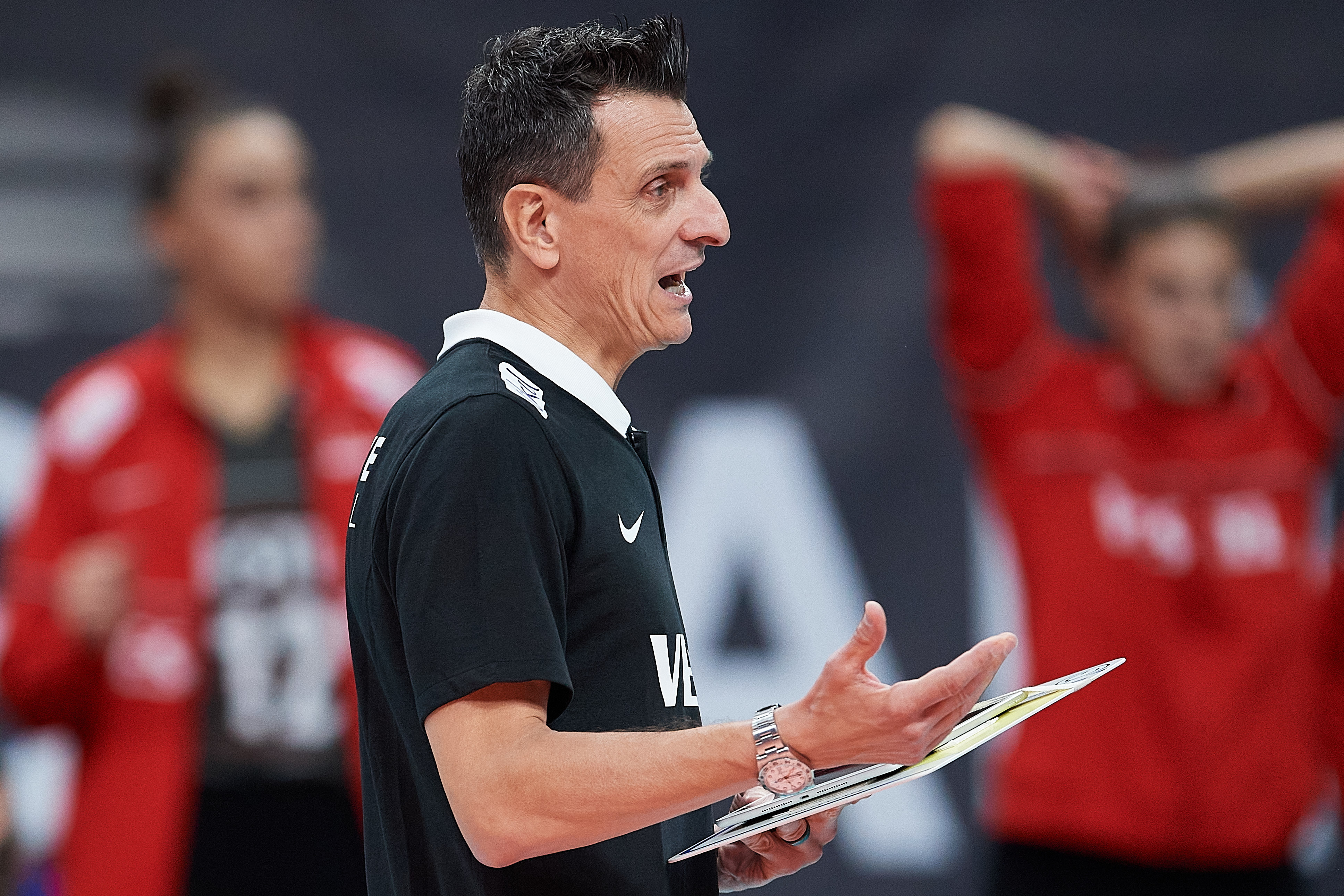 epa10209589 Turkey's head coach Giovanni Guidetti reacts during the 2022 Volleyball Women's World Championship match between Turkey and South Korea in Gdansk, Poland, 27 September 2022.  EPA-EFE/Adam Warzawa POLAND OUT