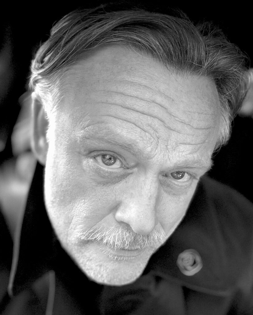 1724927339-Andrew-Melchior-1-foto-promo-823x1024.jpg