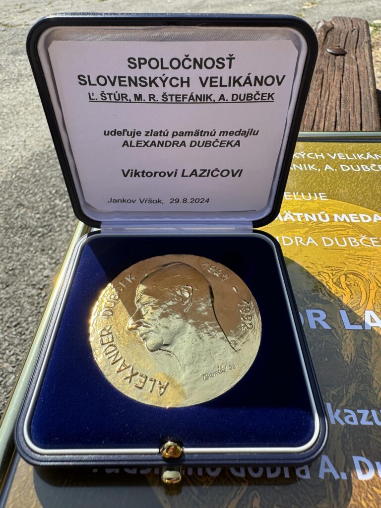 Златна медаља Александра Дубчека Виктору Лазићу и Небојши Кузмановићу