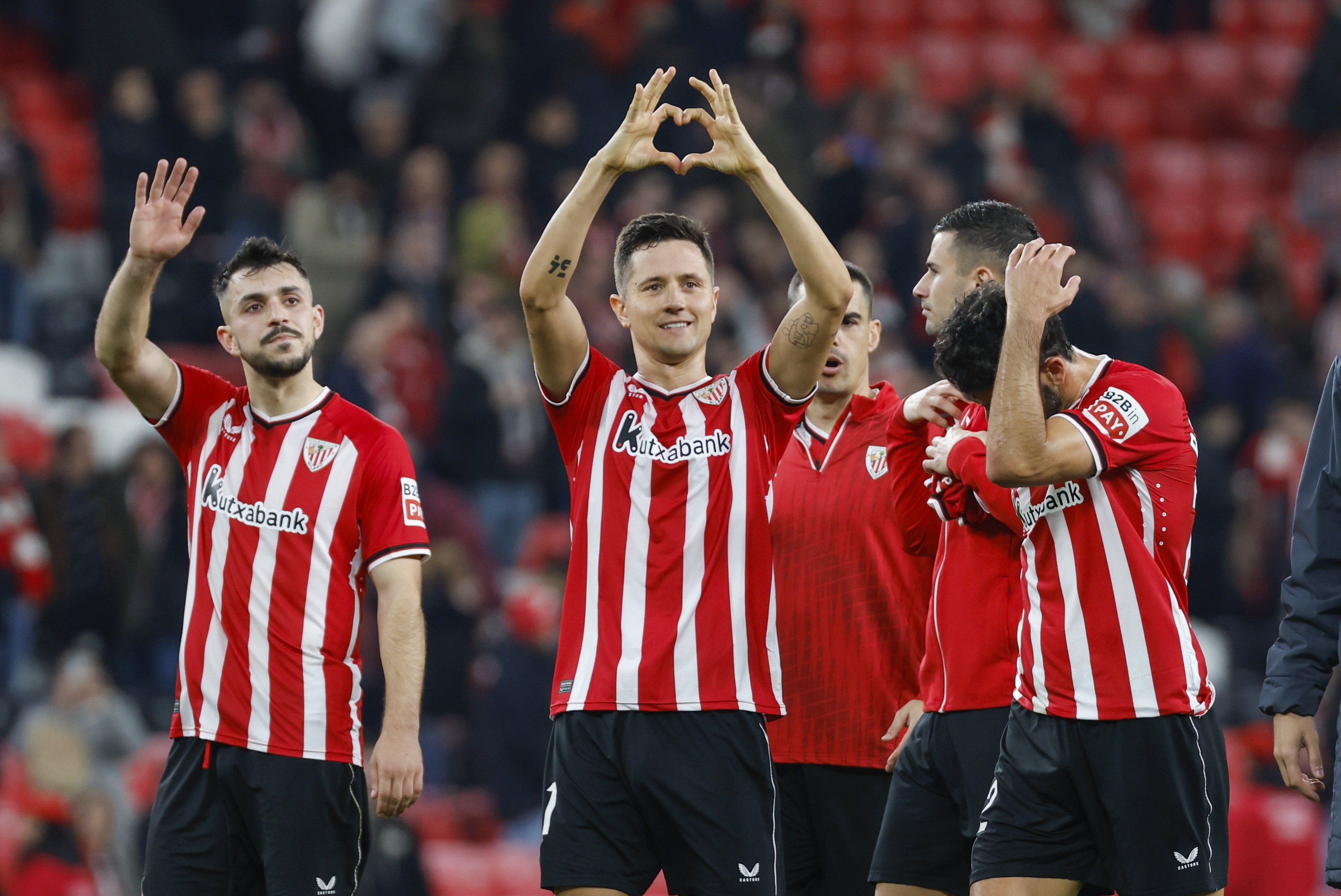 epa11122010 Athletic Club's player celebrate winning the Spanish LaLiga EA Sports match between Athletic Bilbao and RCD Mallorca at San Mames stadium in Bilbao, Basque Country, Spain, 02 February 2024.  EPA-EFE/Miguel Tona