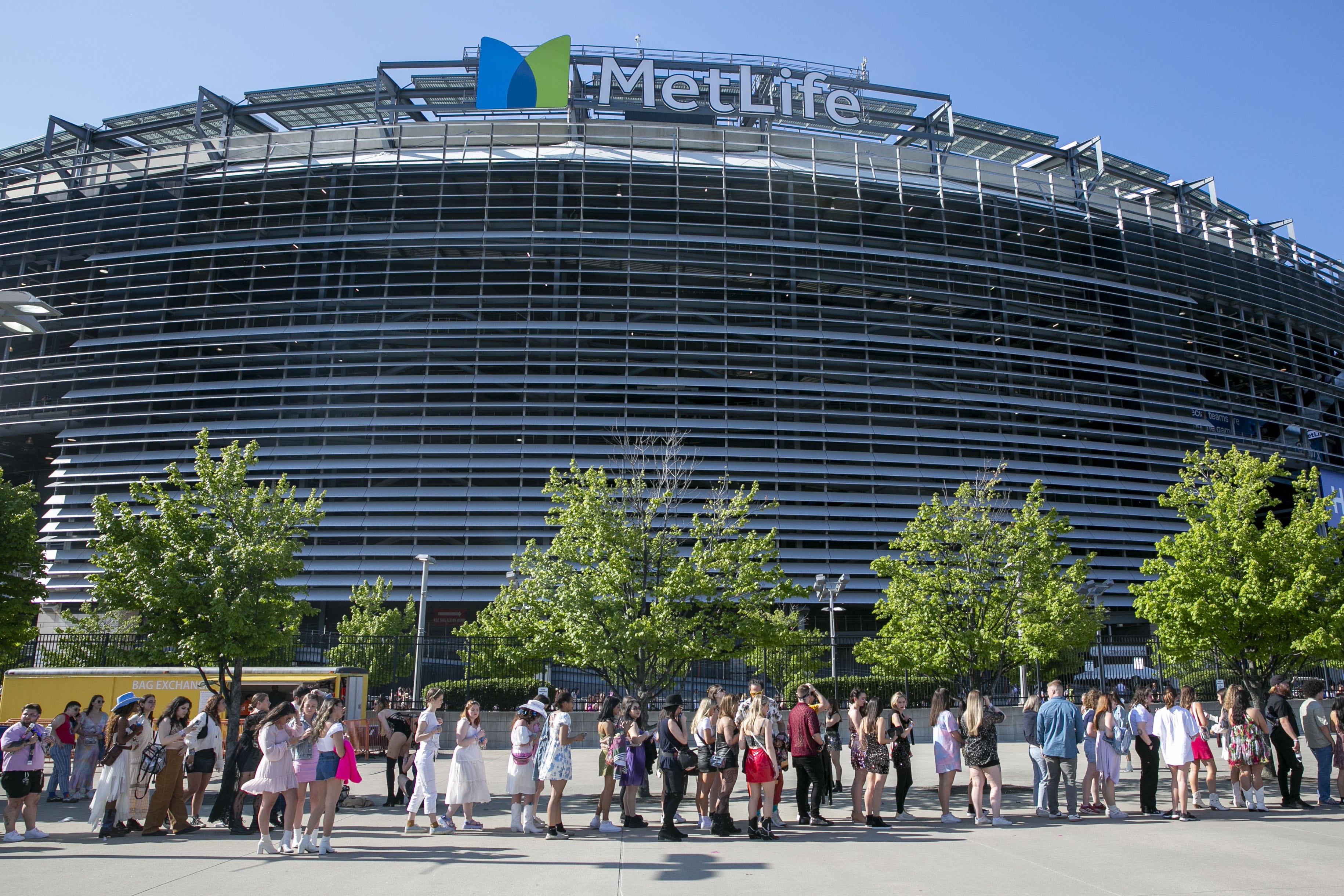 epa10656870 People wait in line to get into the Eras Tour Taylor Swift concert at MetLife Stadium in New Rutherford, New Jersey, USA, 26 May 2023.  EPA-EFE/SARAH YENESEL